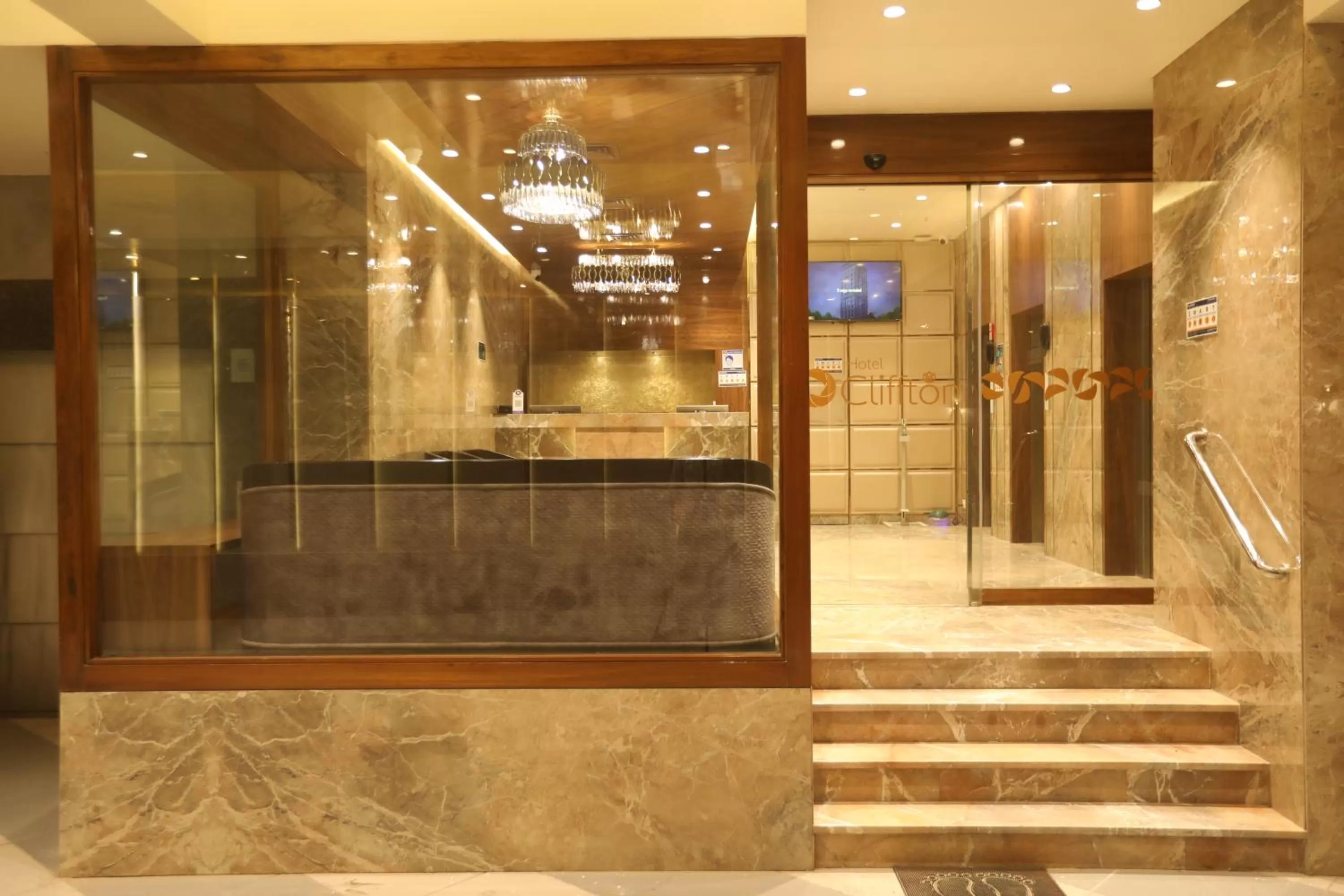 Lobby or reception in Hotel Cliffton