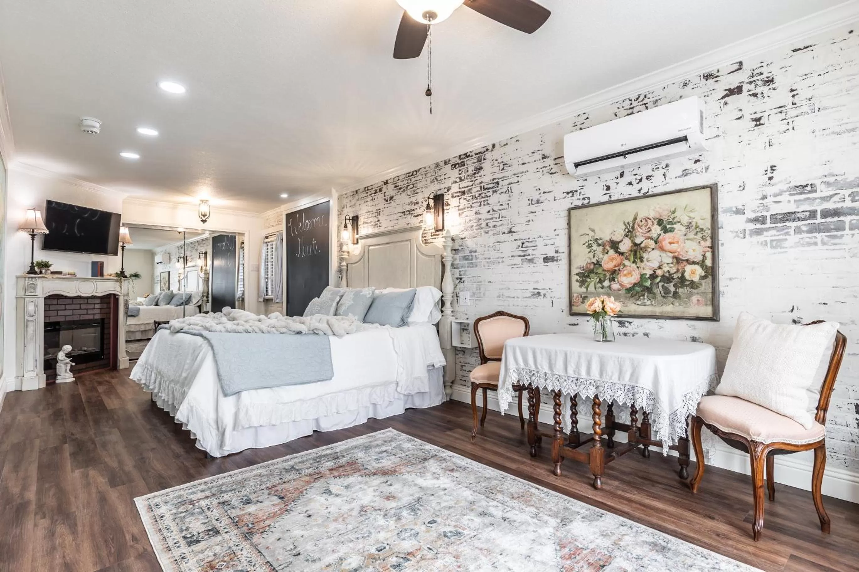 Bedroom in The Old Liberty Schoolhouse