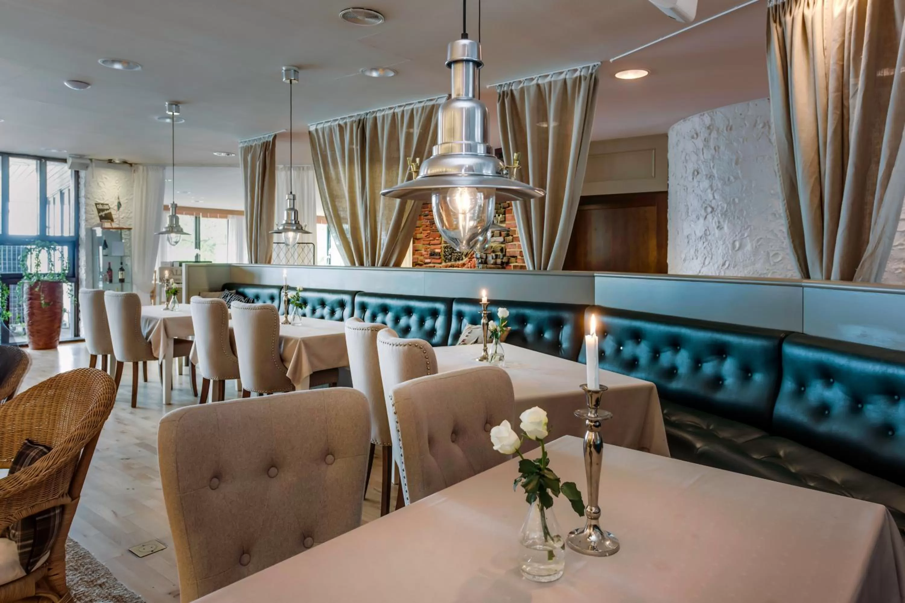 Restaurant/places to eat in Hotel Bellevue