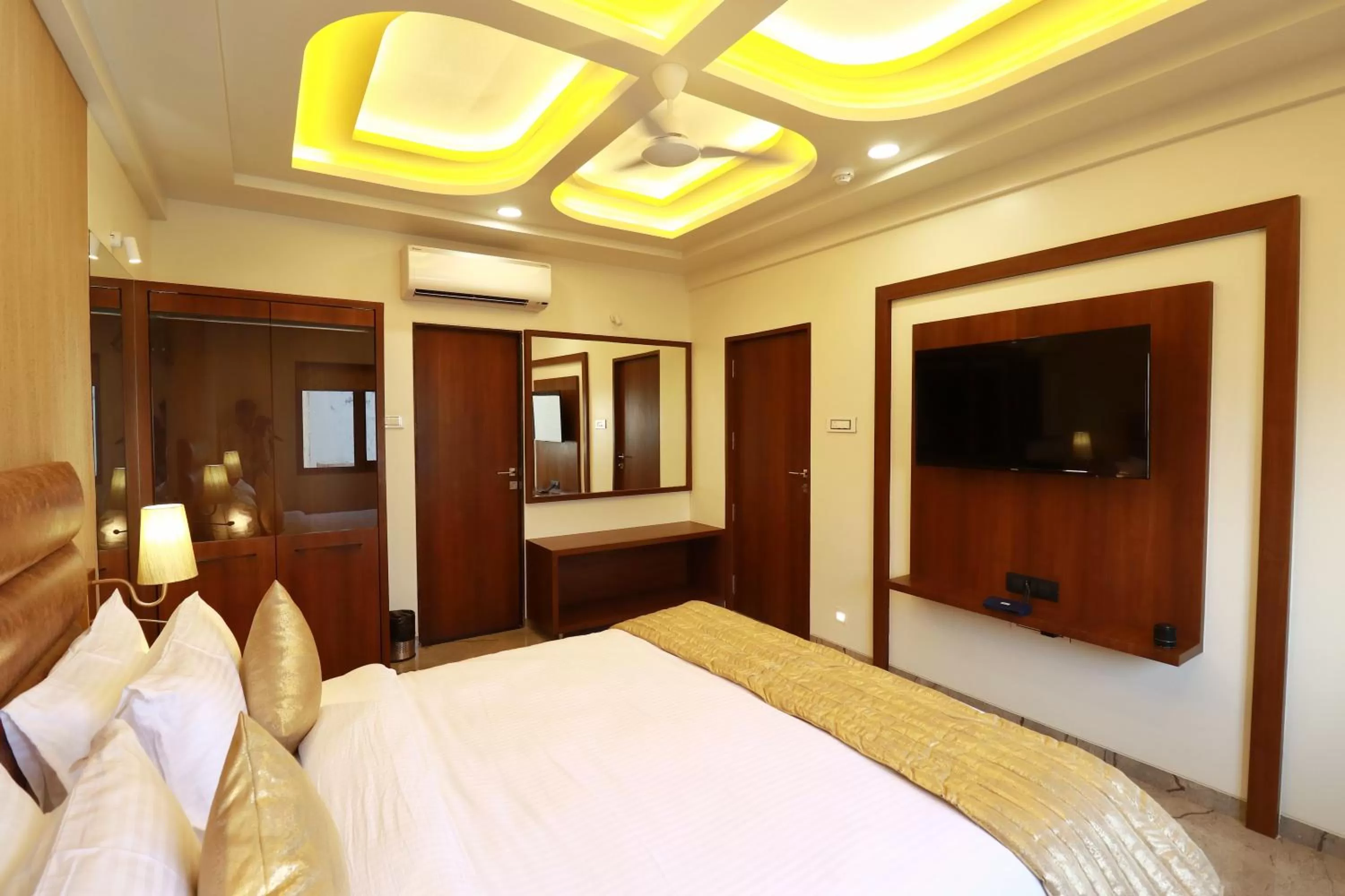 Bed in Four Petals Executive by LHMS