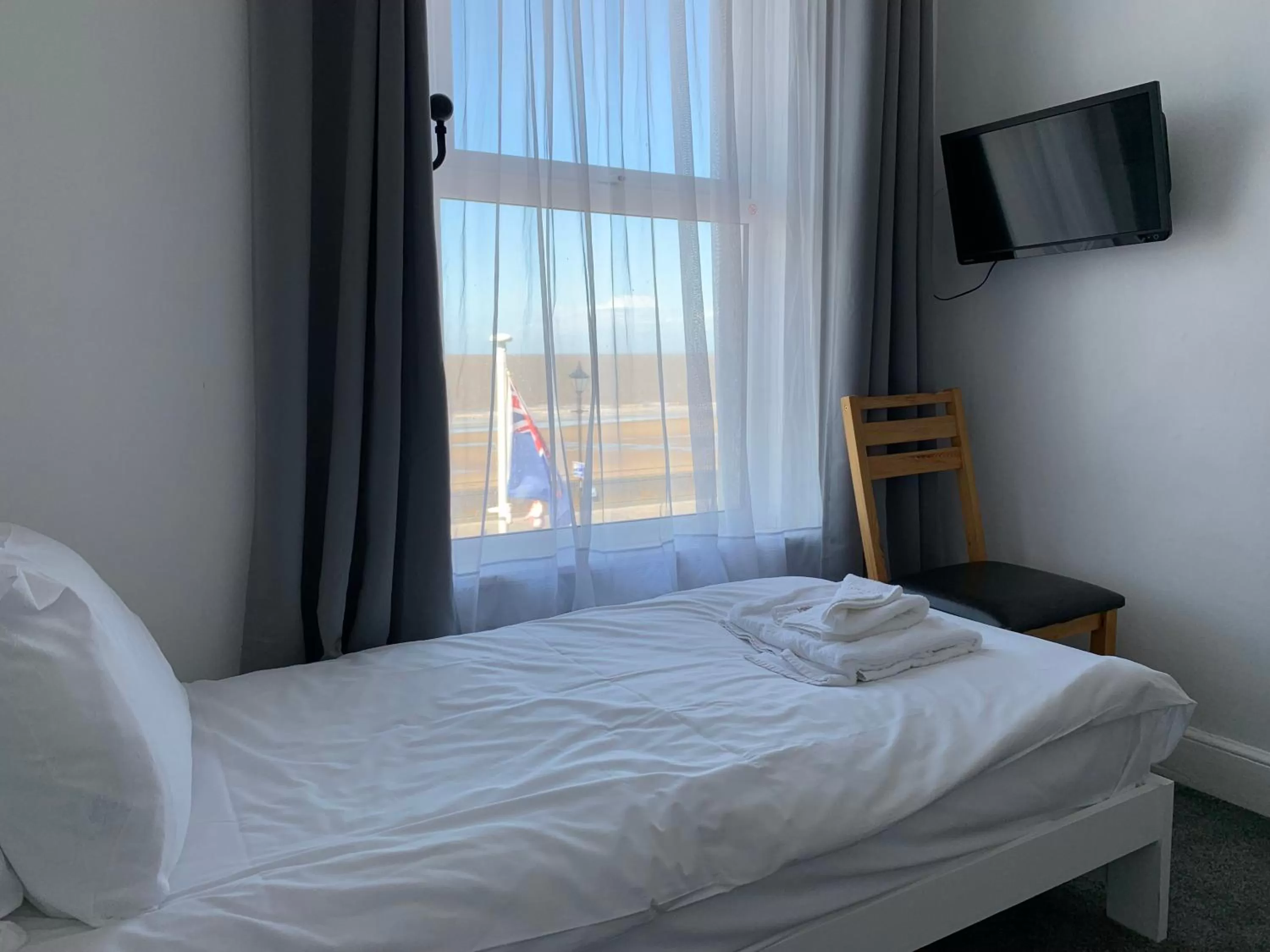 Single Room with Private External Bathroom in The Royal Clarence Hotel (on the Seafront)