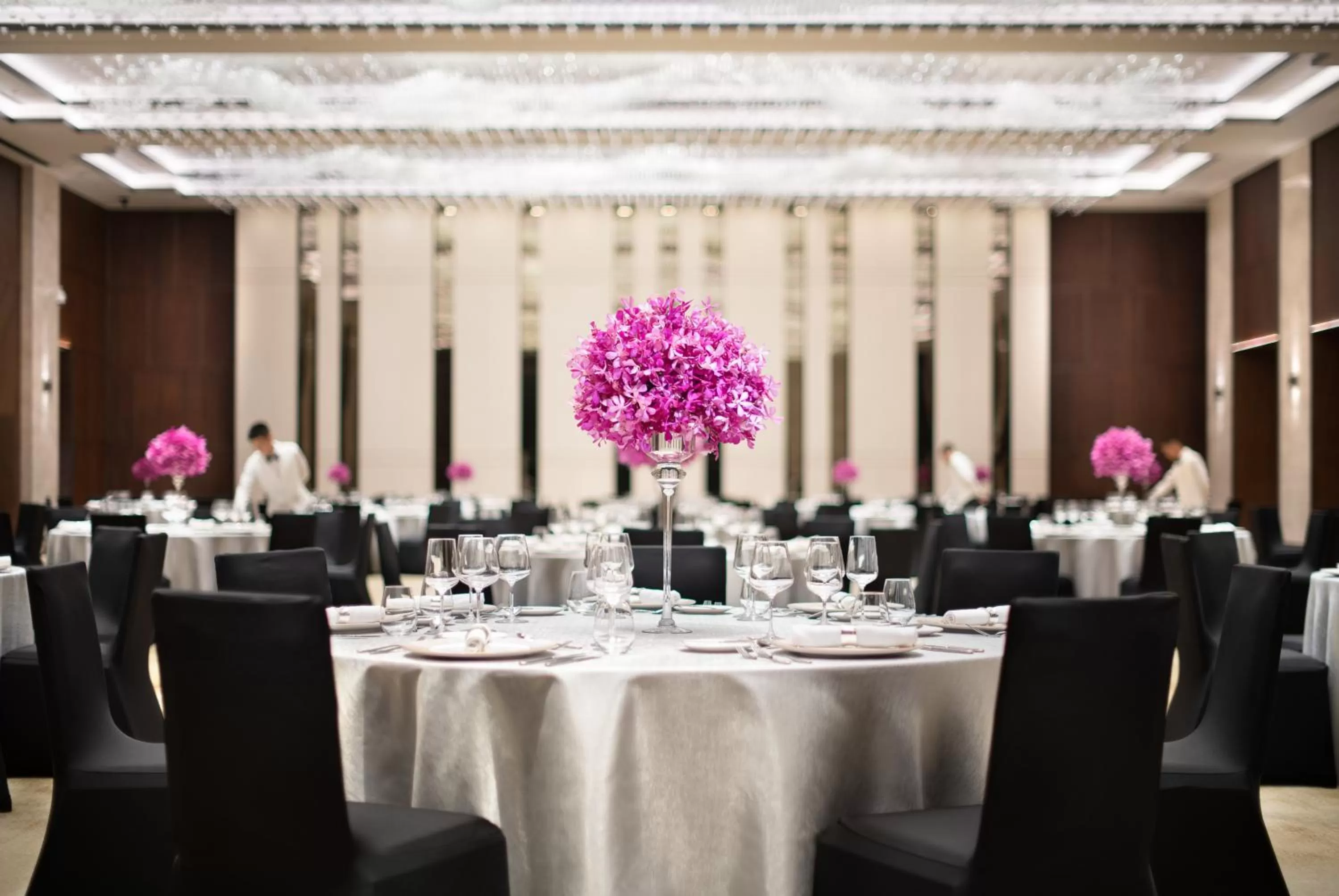 Banquet/Function facilities in Raffles Shenzhen, Situated in the heart of One Shenzhen Bay, Book Now to Enjoy Free Minibar and Happy Hour Privileges at Long Bar on 71F