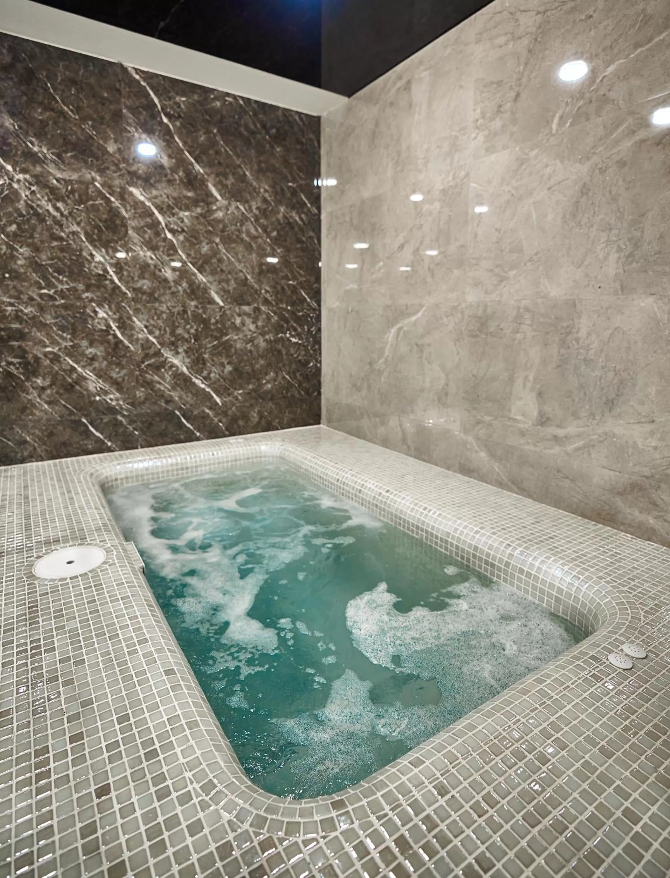 Hot Tub in Garnet Hotel Tashkent