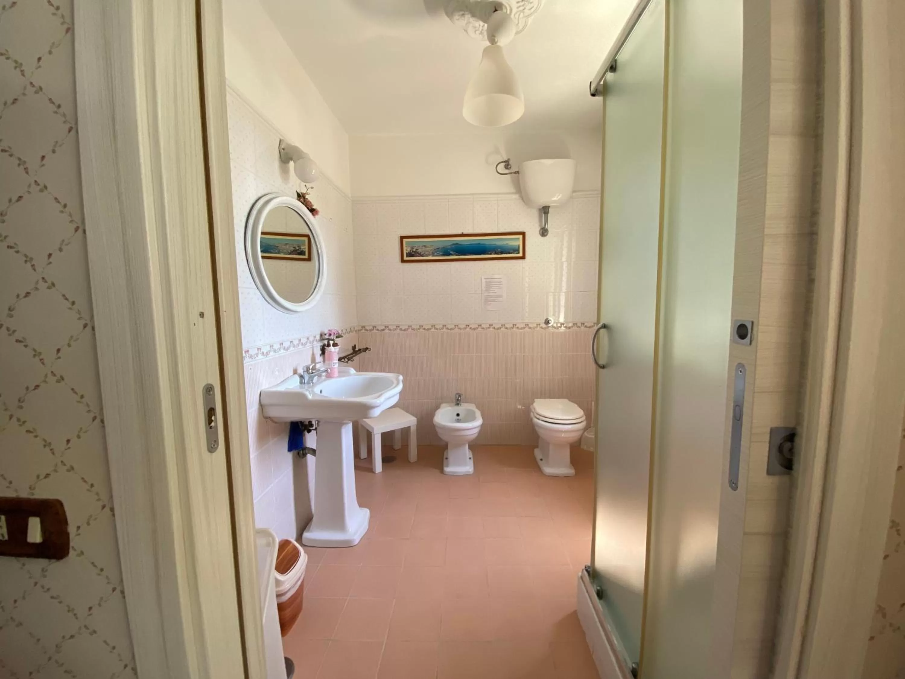 Shower in B&B Napul'è