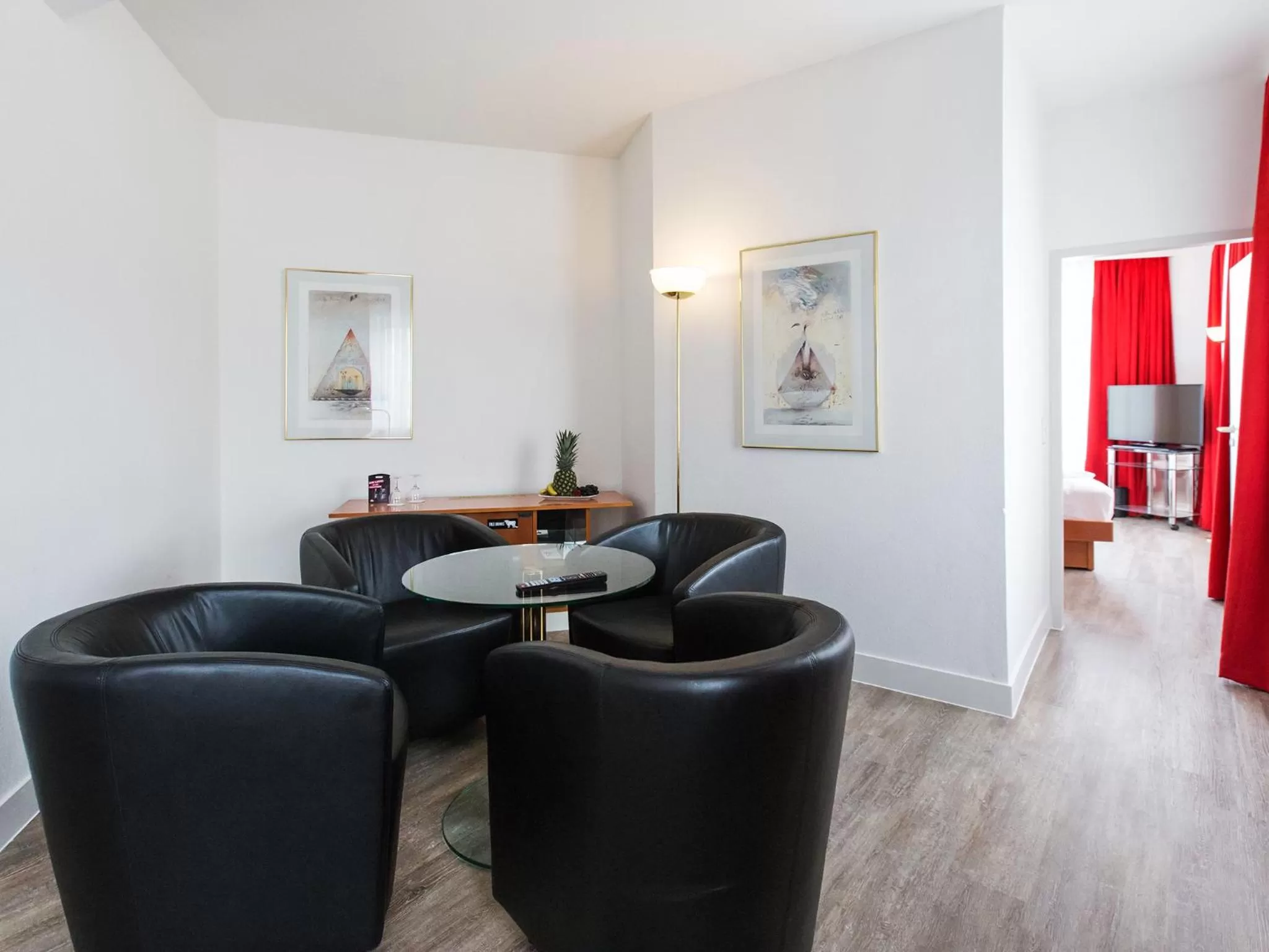 Living room in DORMERO Hotel Dresden Airport