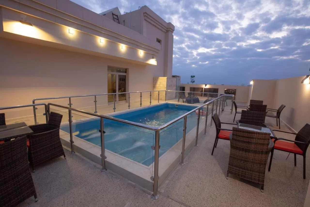 Swimming Pool in Seasons Park Hotel