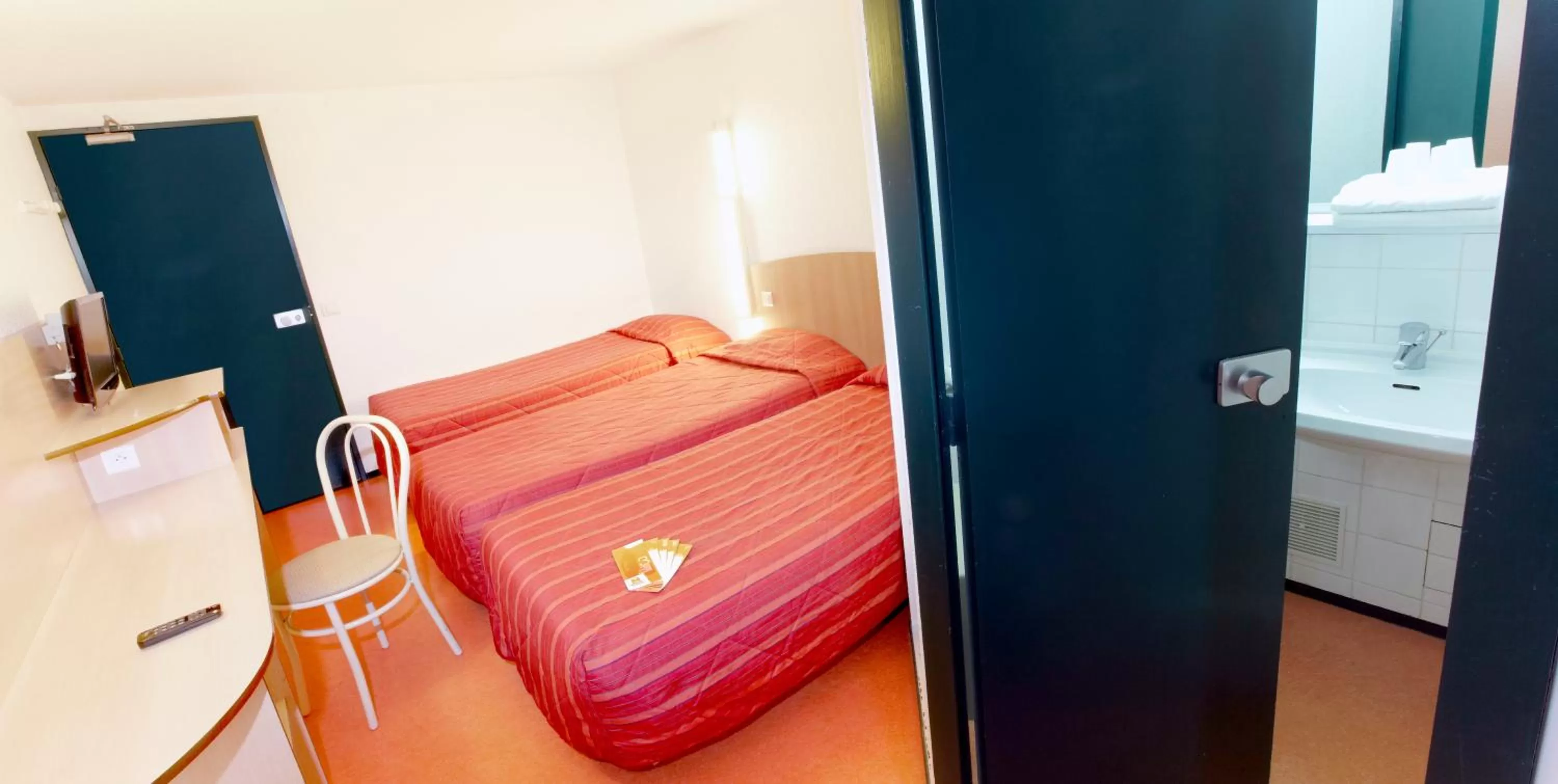 Photo of the whole room, Bed in Première Classe Rouen Nord - Bois Guillaume