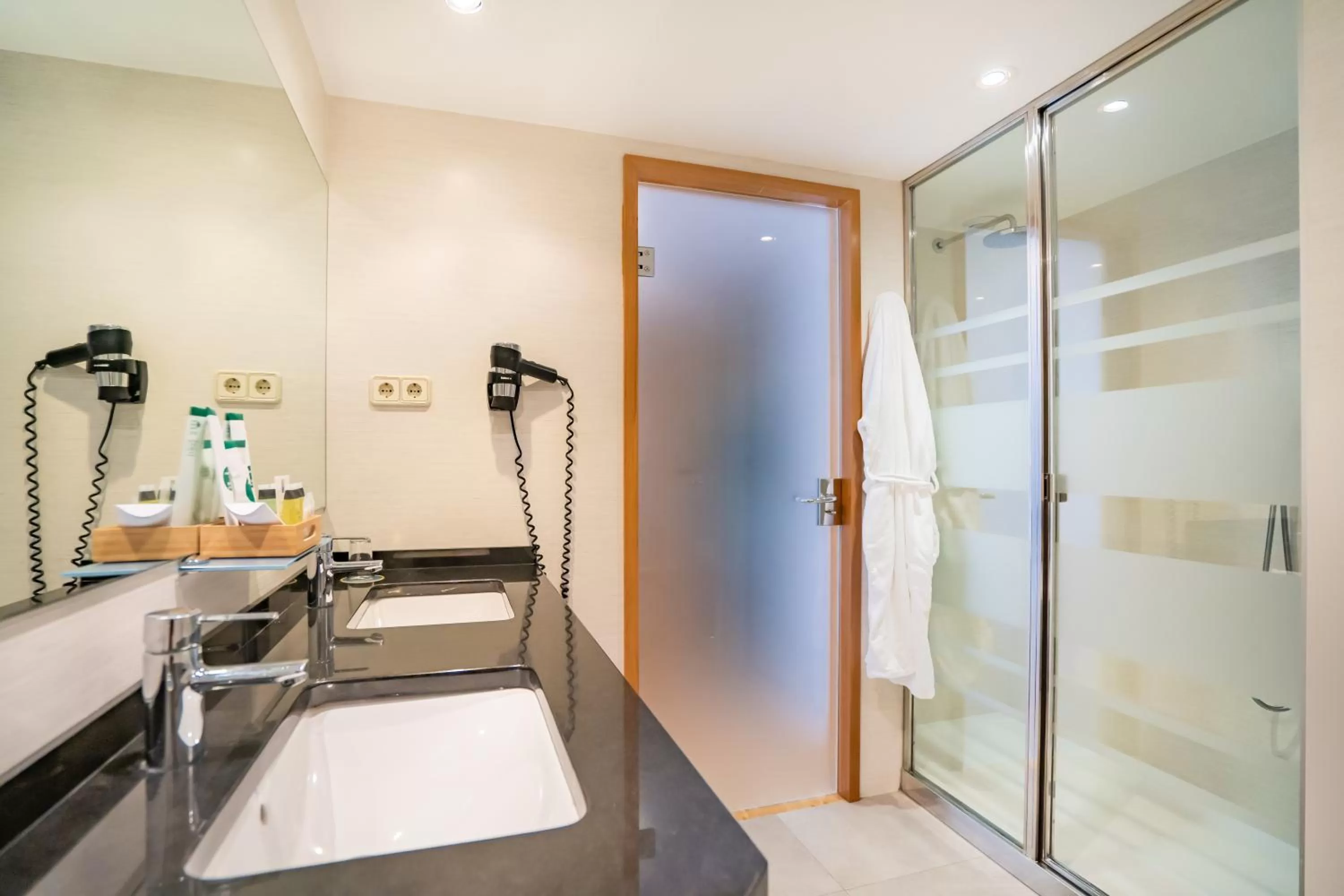 Shower in Gran Hotel Victoria