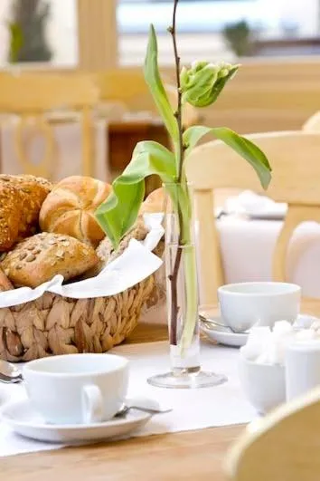 Restaurant/places to eat in Buchholz Downtown Hotel