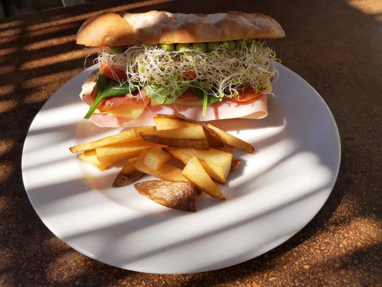 Restaurant/places to eat in Alegranza Luxury Resort - All Master Suite