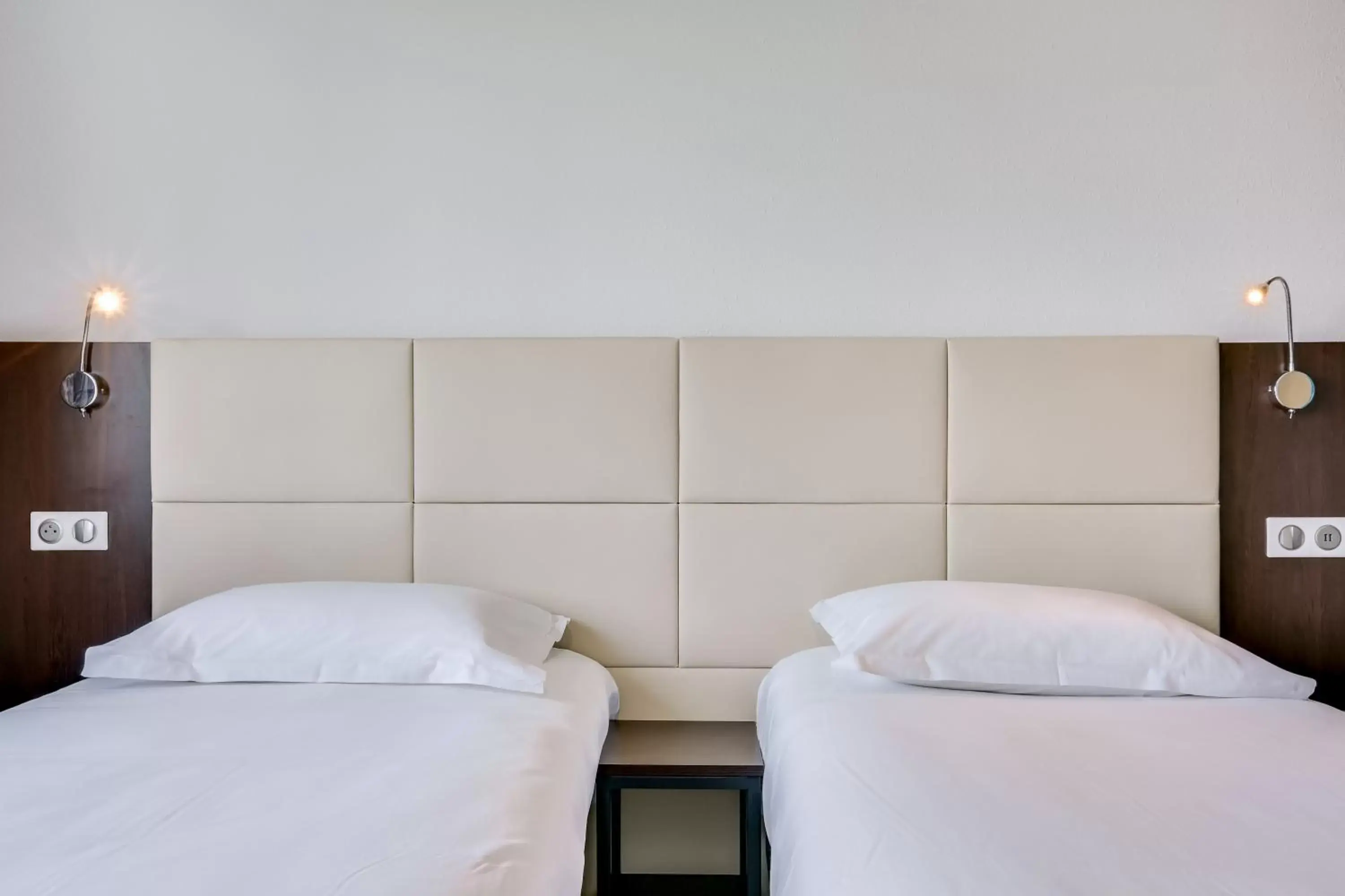 Twin Room in The Originals City, Hôtel Caen Mémorial Twin Room in The Originals City, Hôtel Caen Mémorial