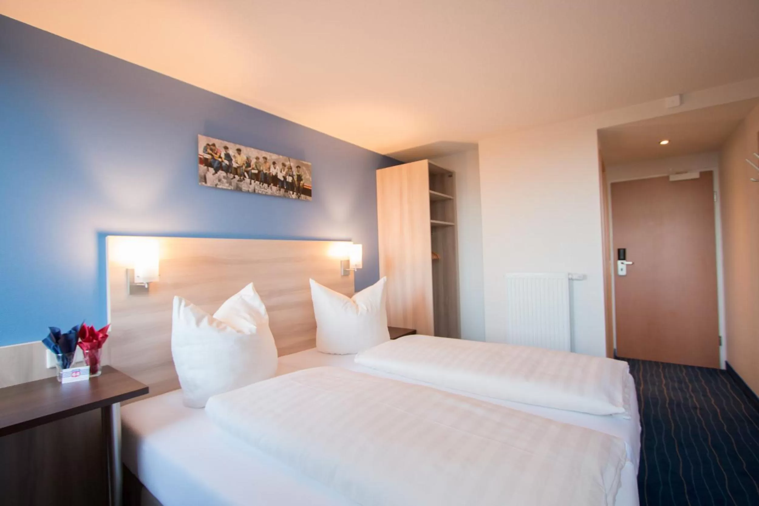 Photo of the whole room, Bed in Motel 44