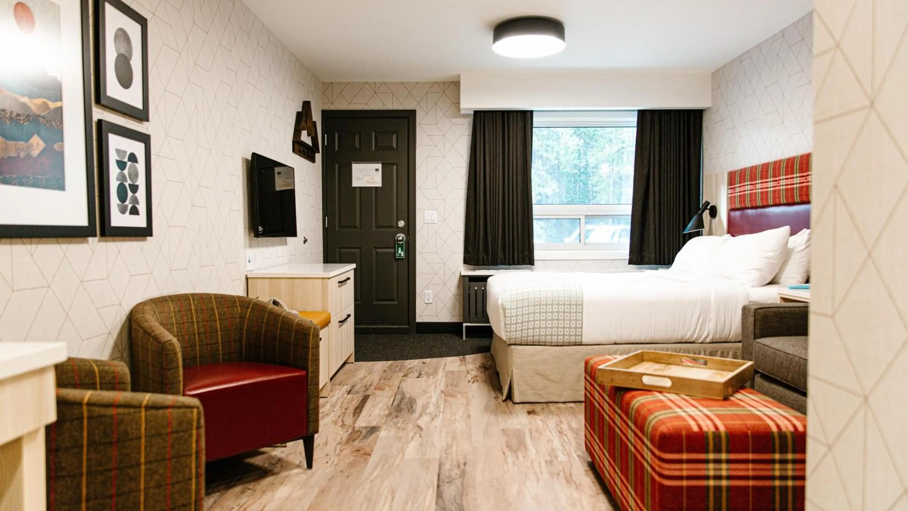 TV and multimedia, Bed in Mountaineer Lodge