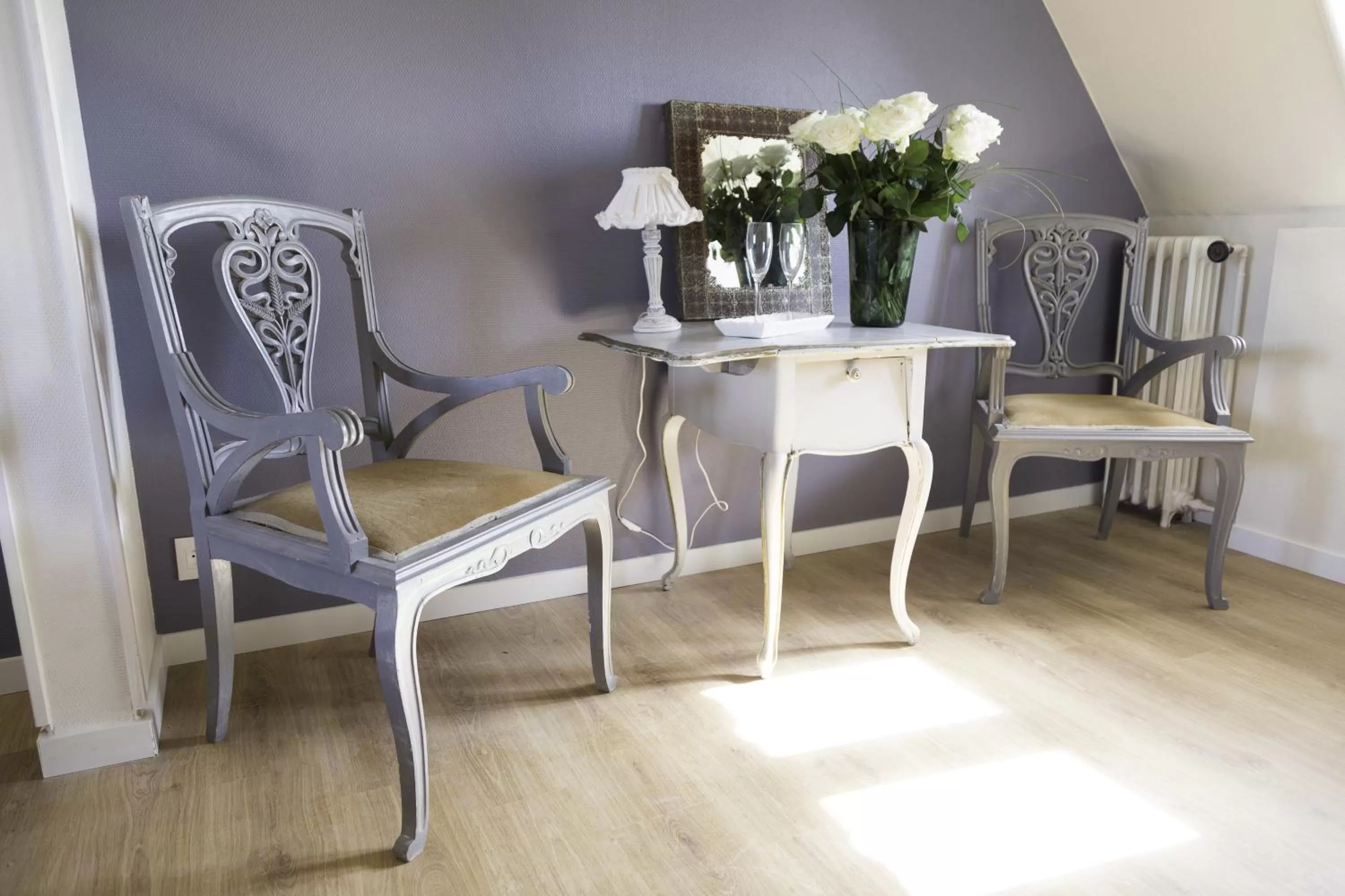 Photo of the whole room in La Villa Les Mots Passants