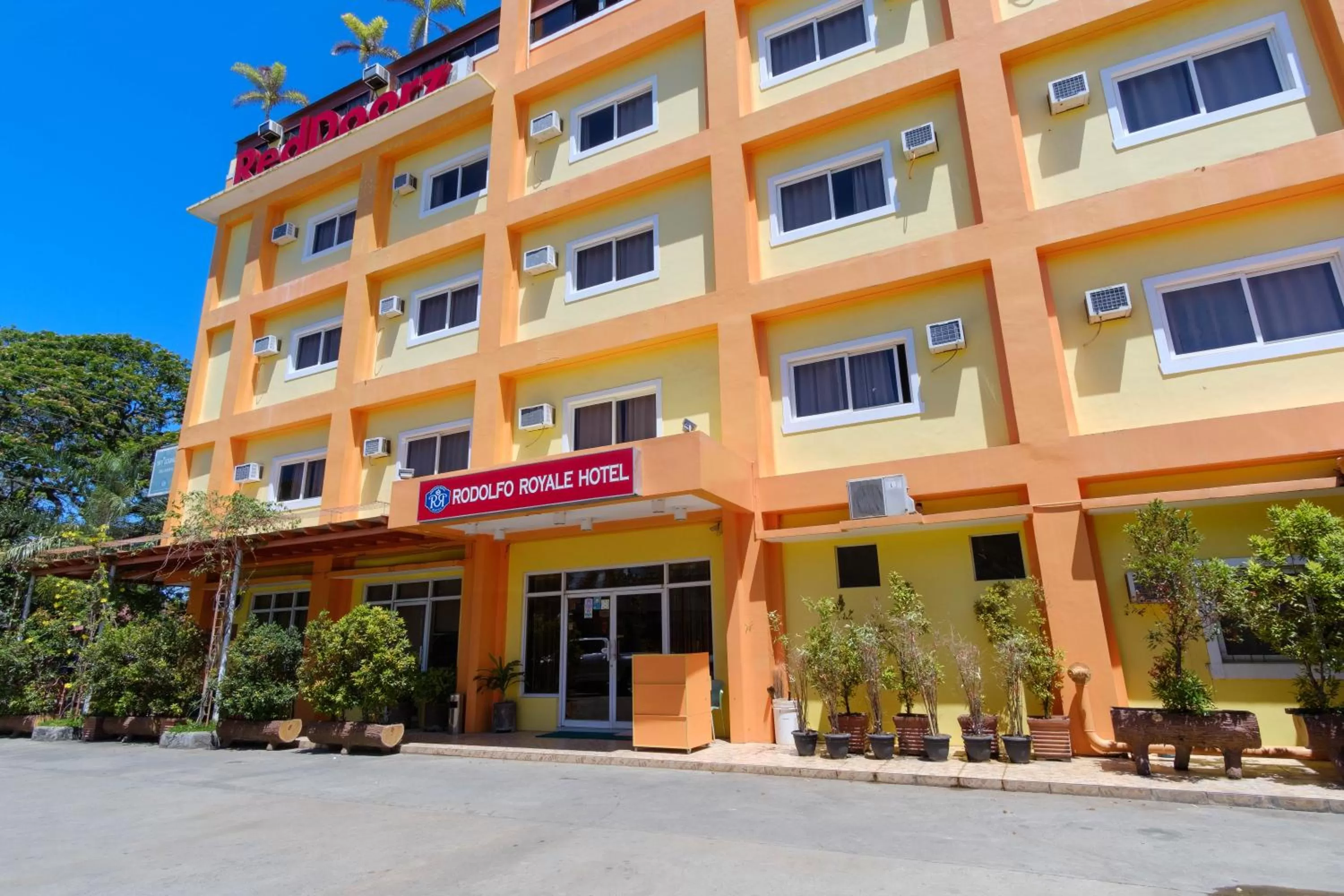 Property building in RedDoorz Plus @ Manalo Extension Palawan