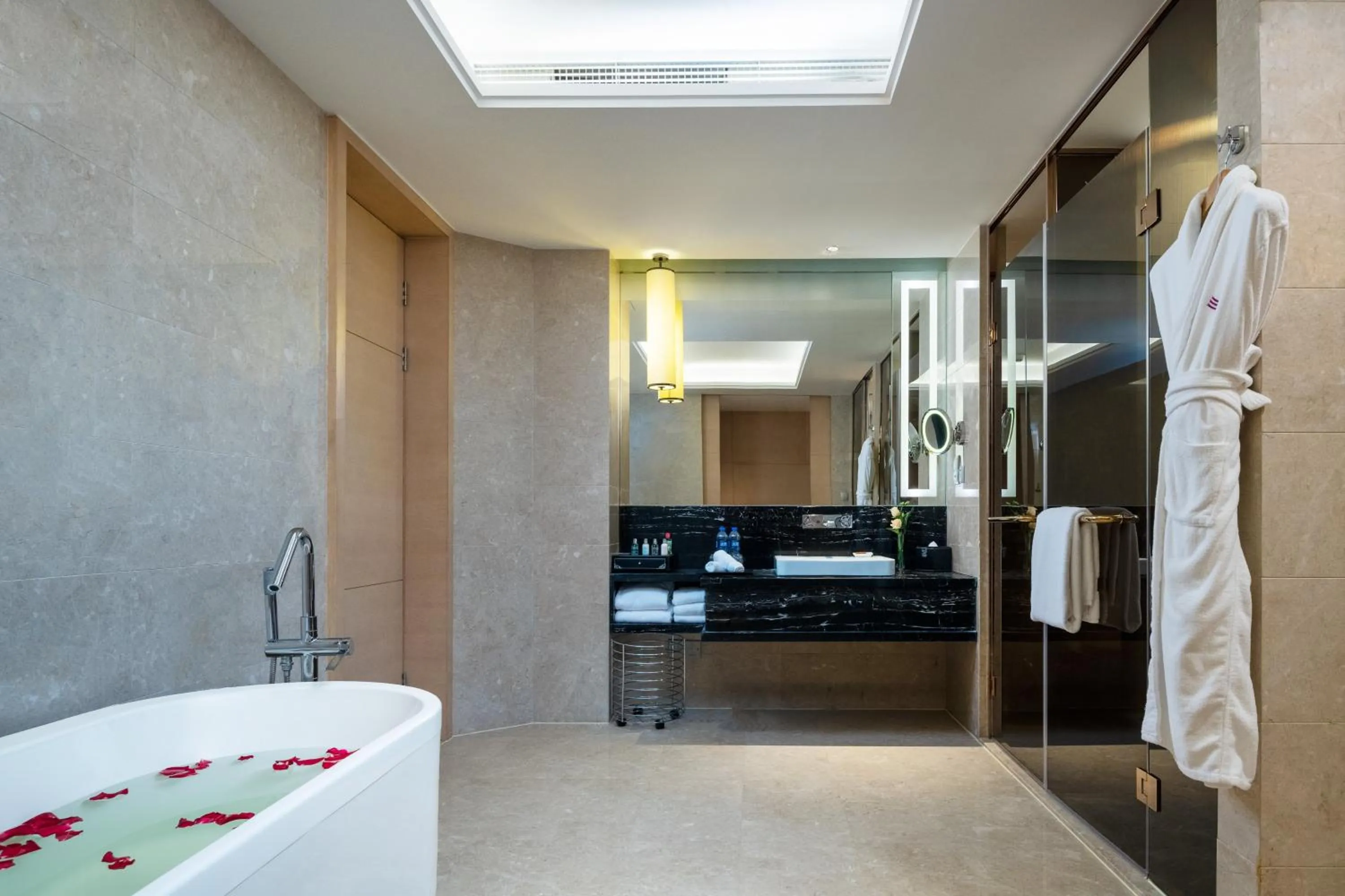 Photo of the whole room in Crowne Plaza Xi'an by IHG