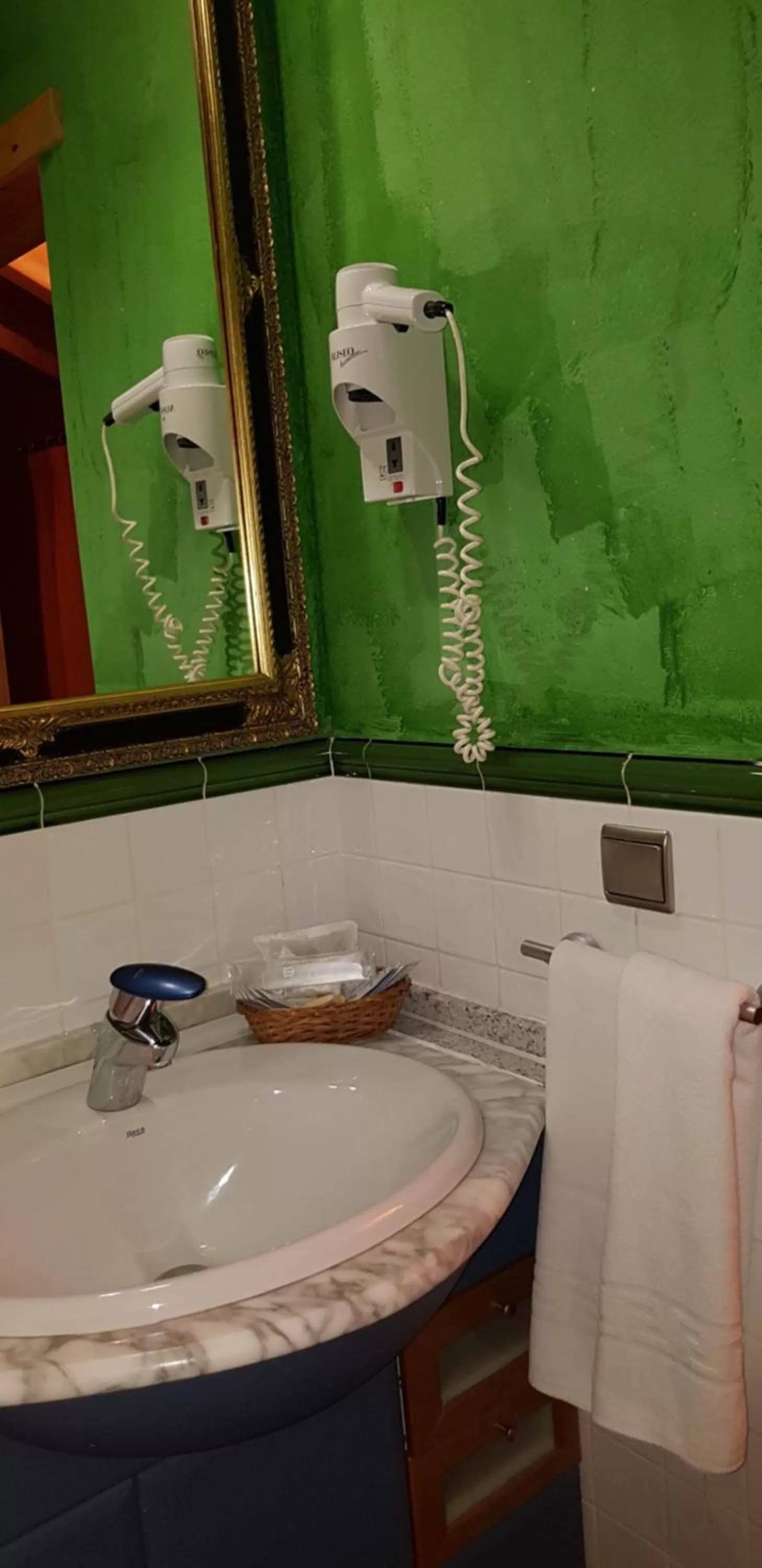 Bathroom in Hotel Sara De Ur