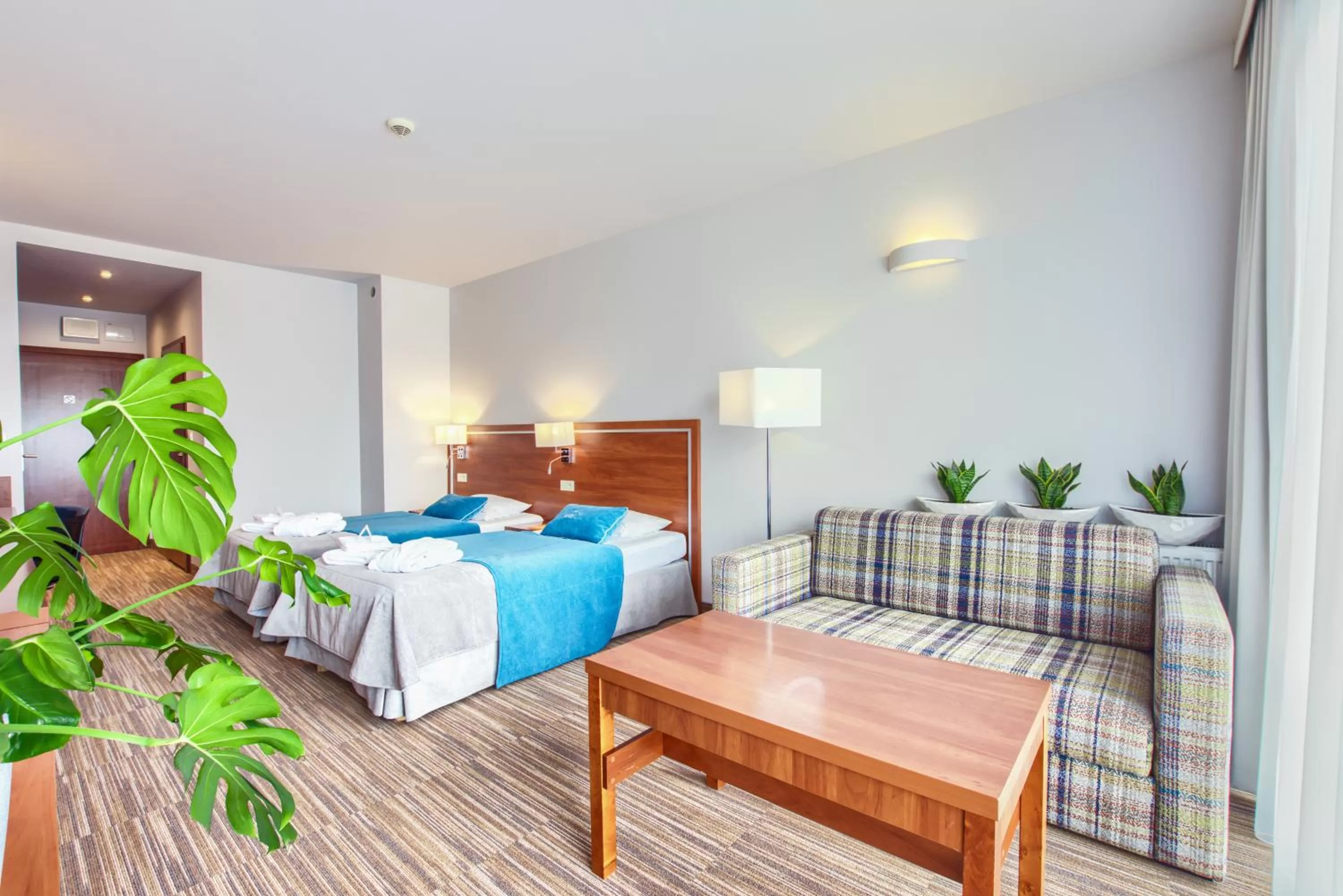 Photo of the whole room, Bed in Ikar Plaza