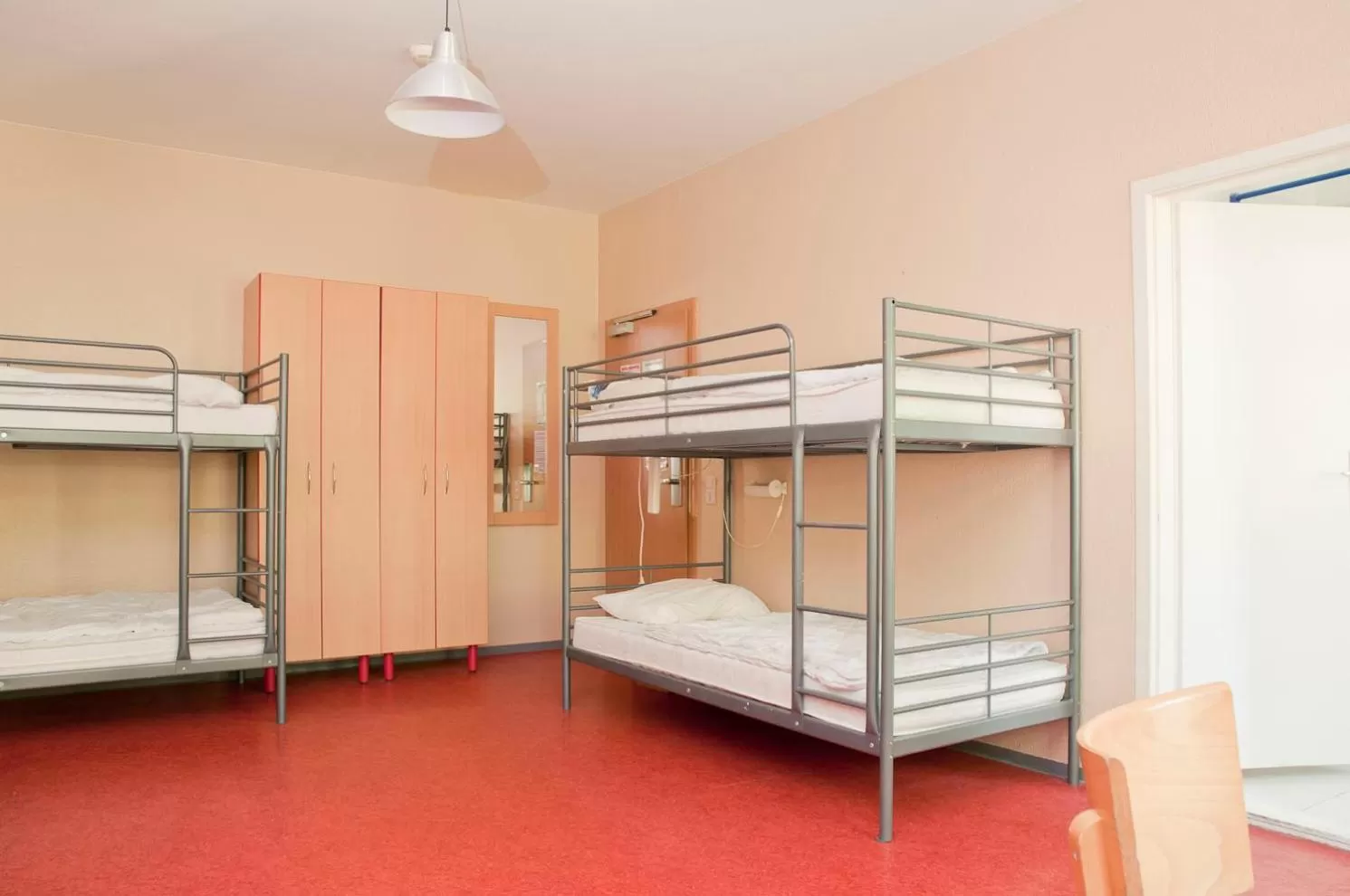 Staff, Bed in Happy Hotel Berlin