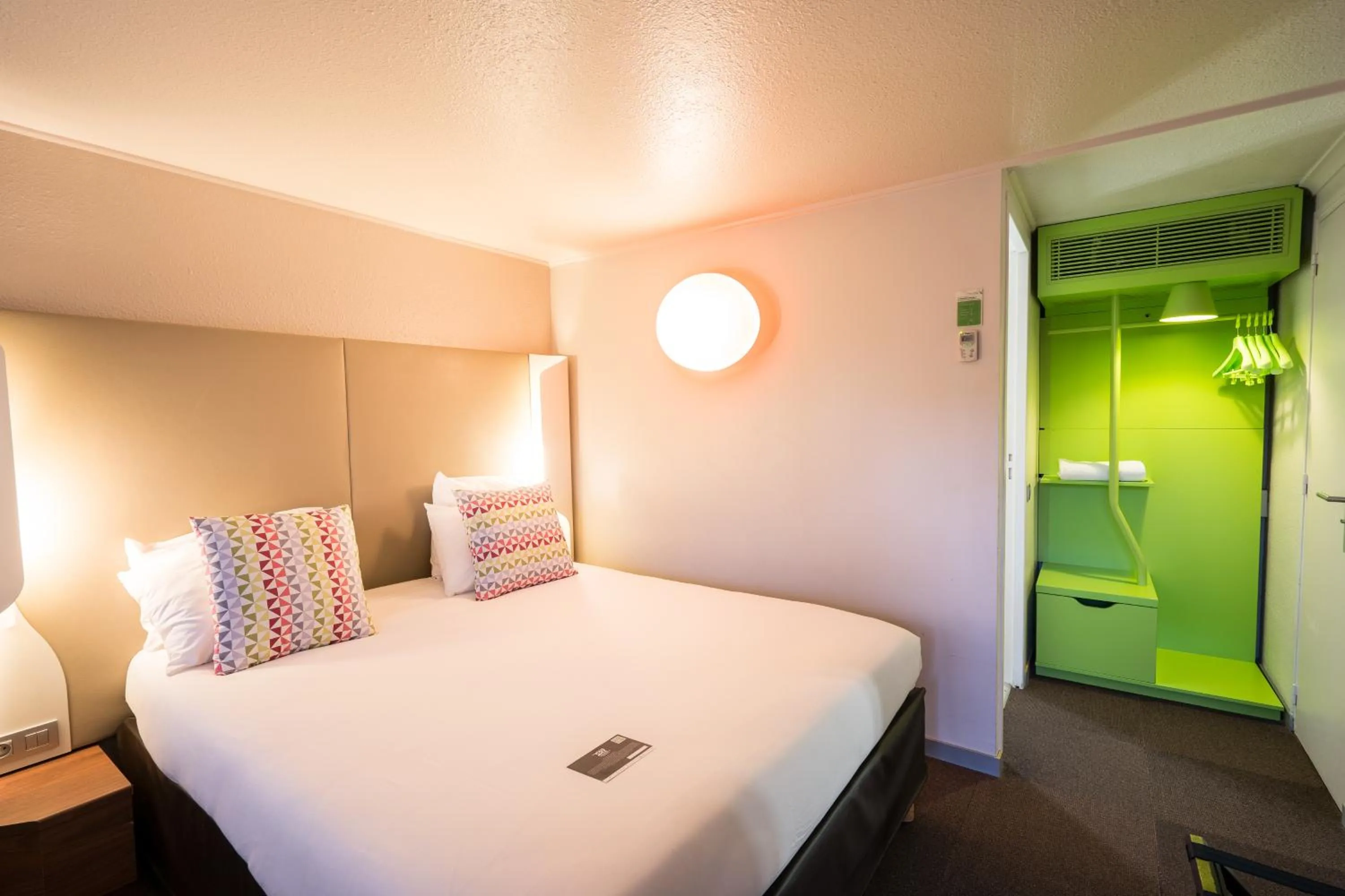 New Generation Double Room  in Campanile Montesson - Le Vésinet