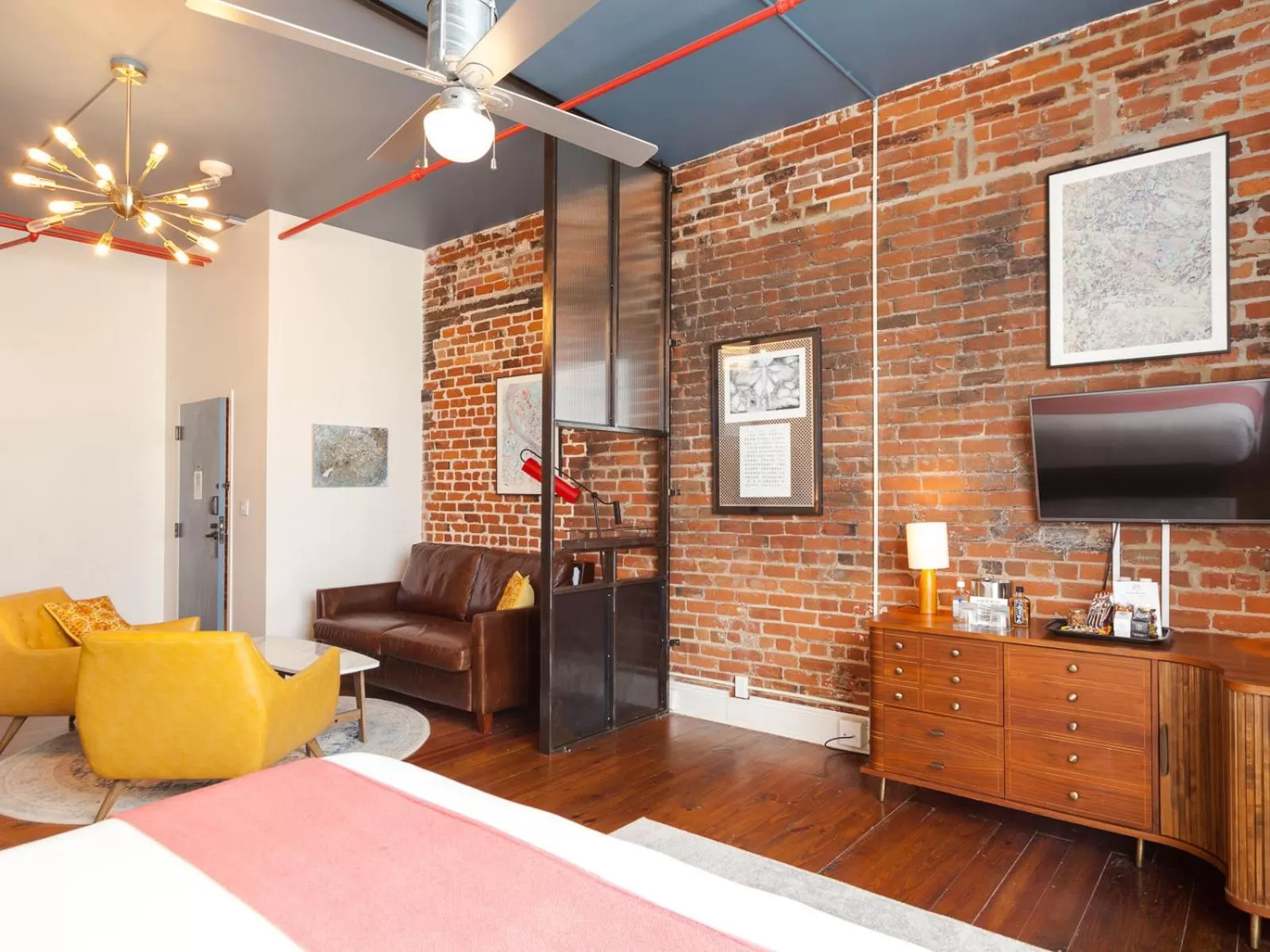 Living room, Bed in The Old No. 77 Hotel & Chandlery