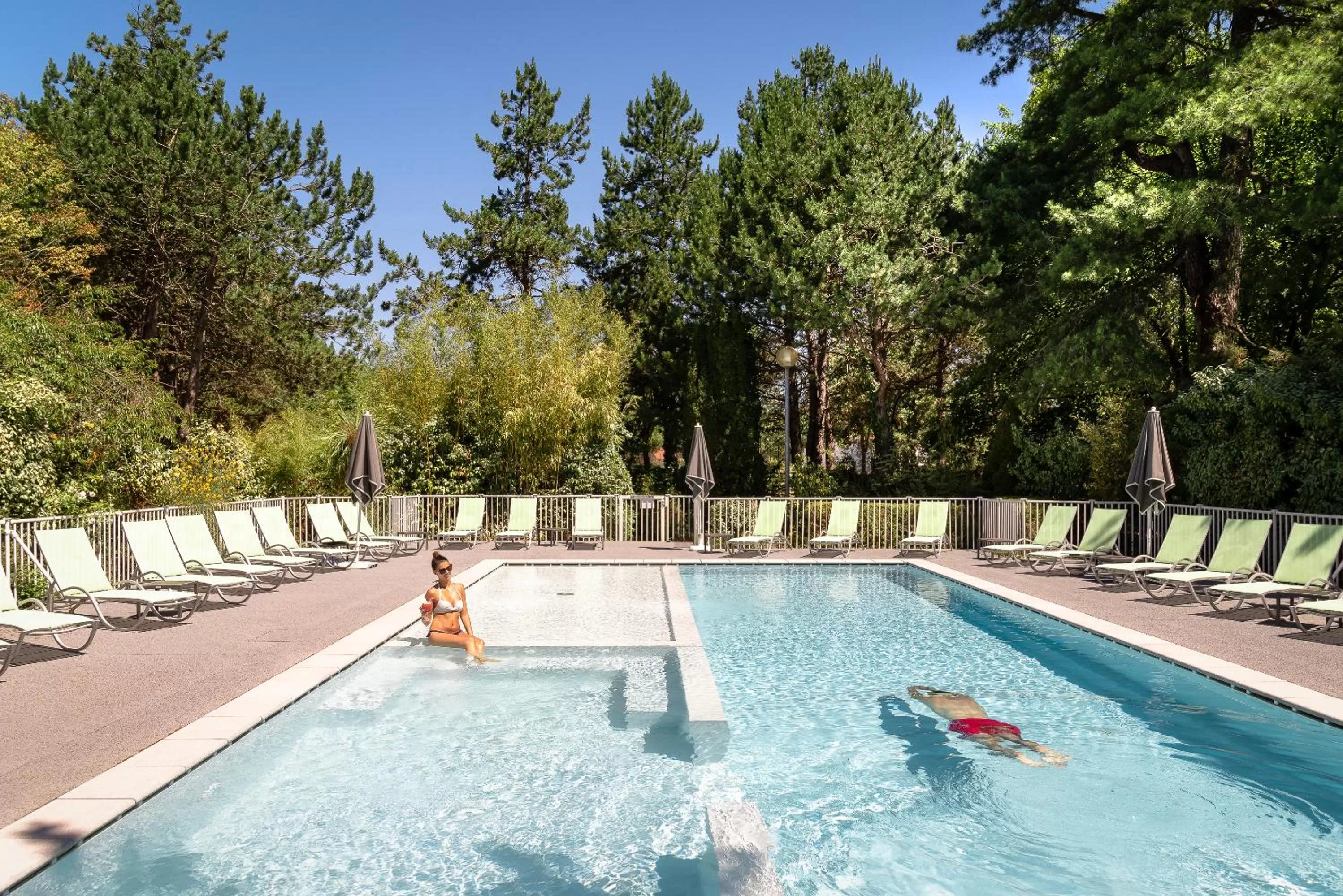 People in Hôtel du Parc