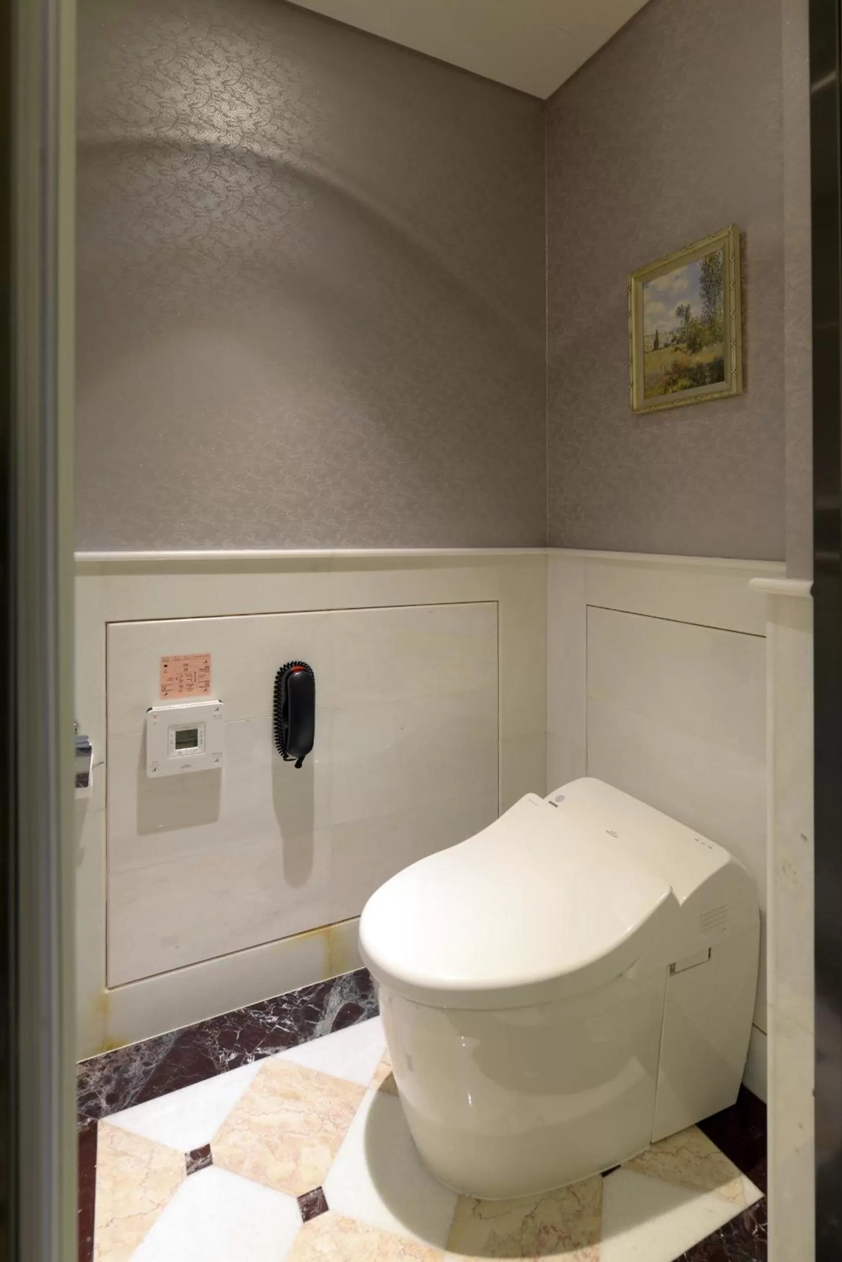 Toilet in Golden Tulip RS Boutique Hotel-Tainan