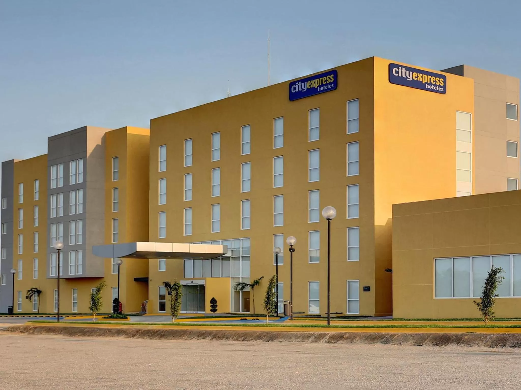 Facade/entrance in City Express by Marriott Salina Cruz