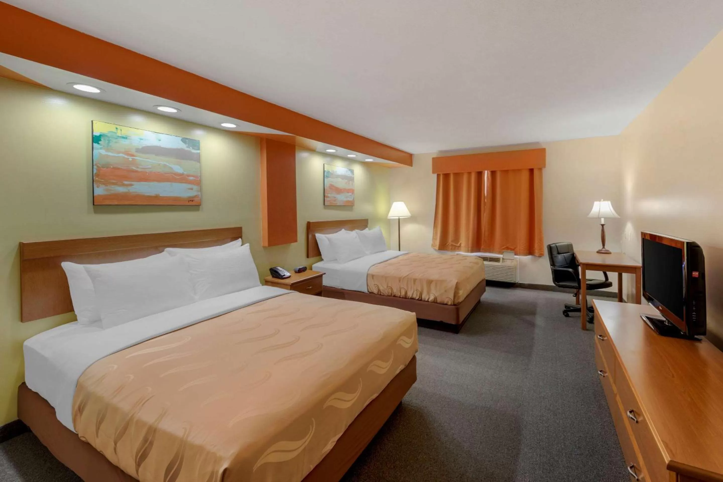 Bedroom, Bed in Quality Inn Hamilton