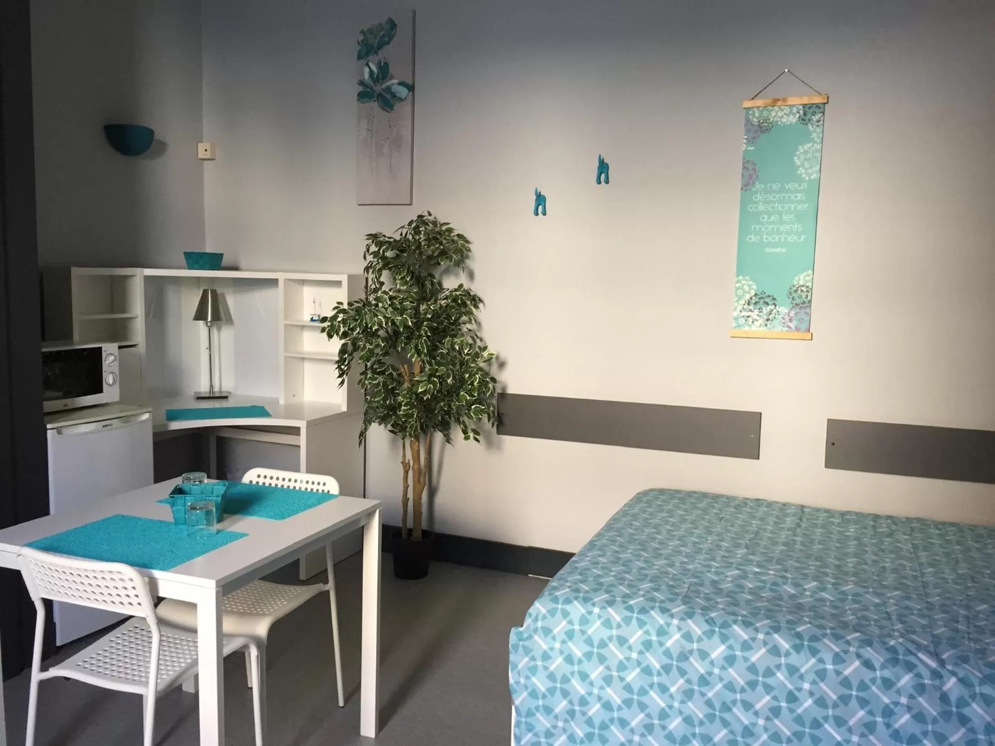 Dining area, Bed in Carpe Diem