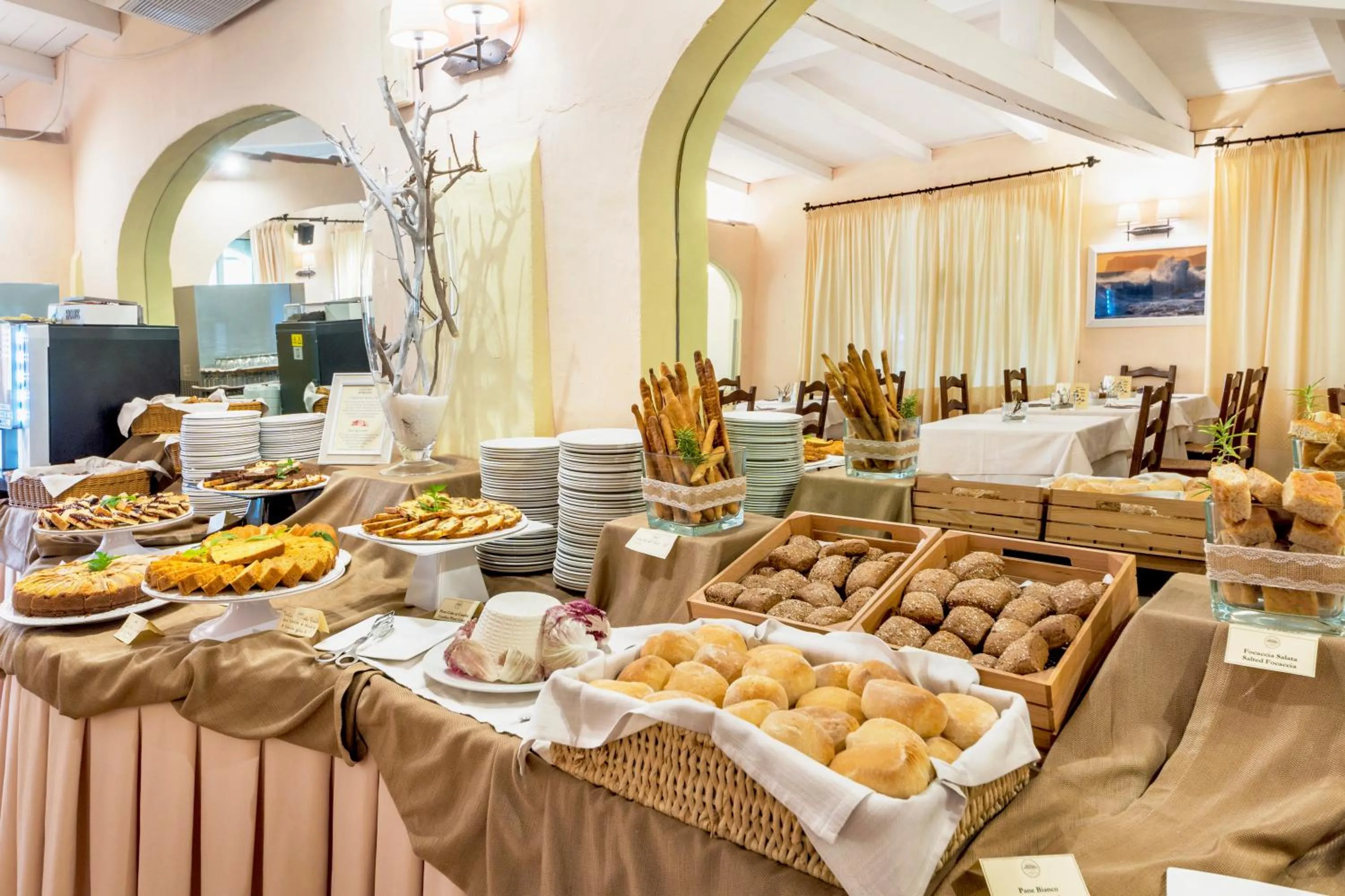 Buffet breakfast in Colonna Country Club