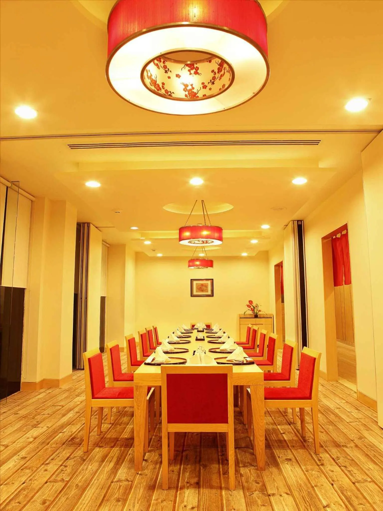 Restaurant/places to eat in The Metropolitan Hotel & Spa New Delhi