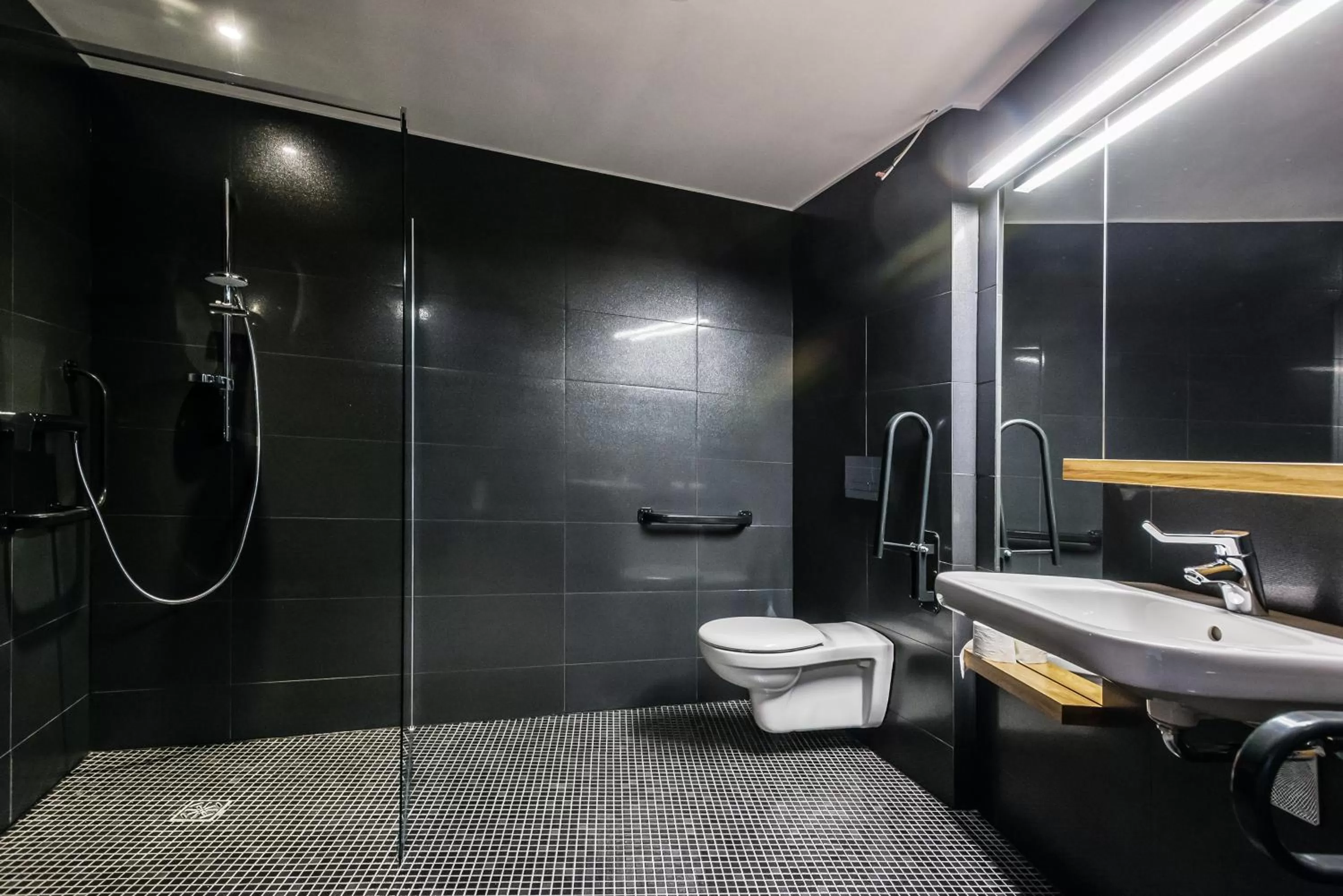 Bathroom in Regatta Hotel Restauracja Spa