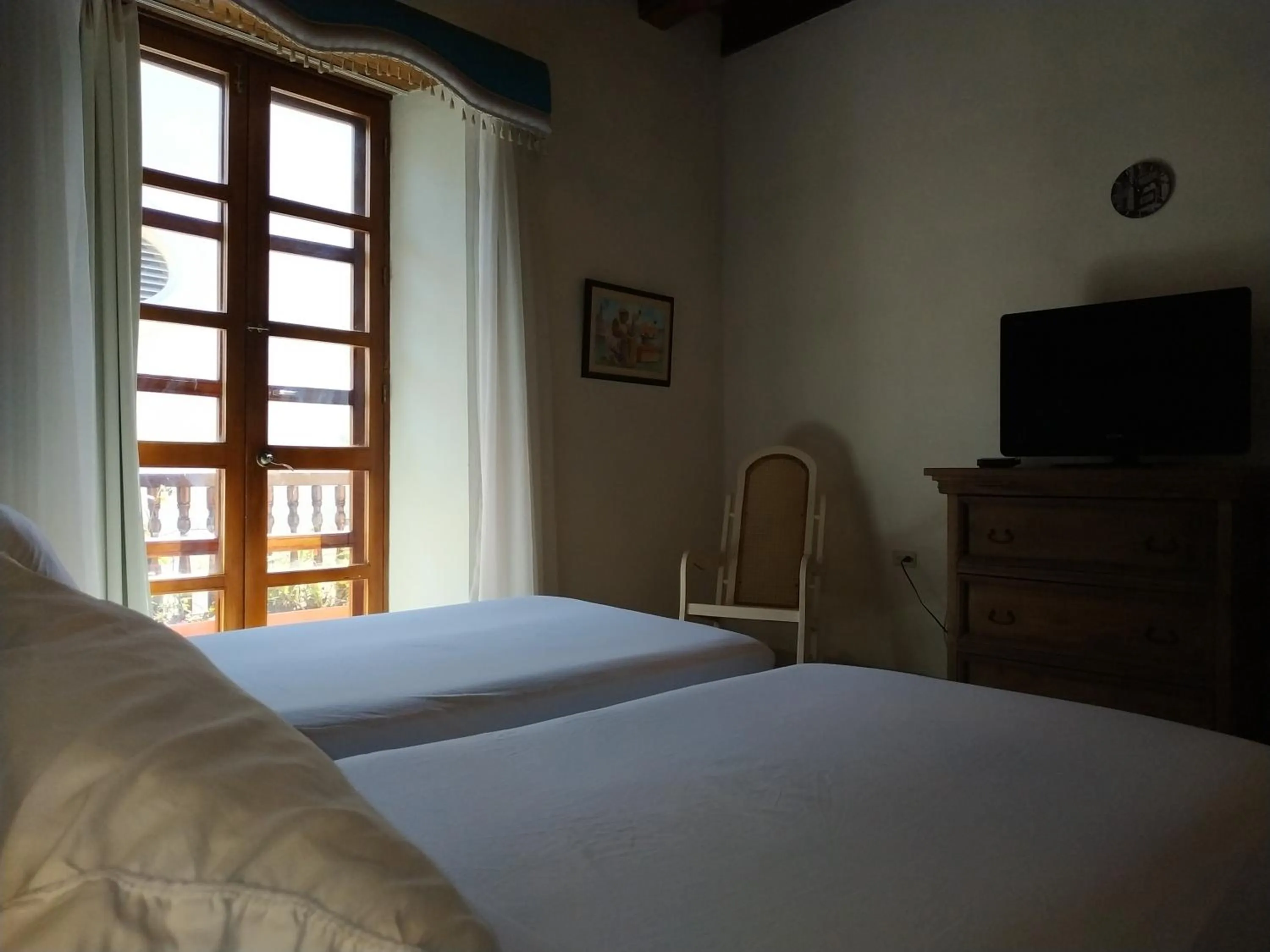 Photo of the whole room, Bed in Casa India Catalina