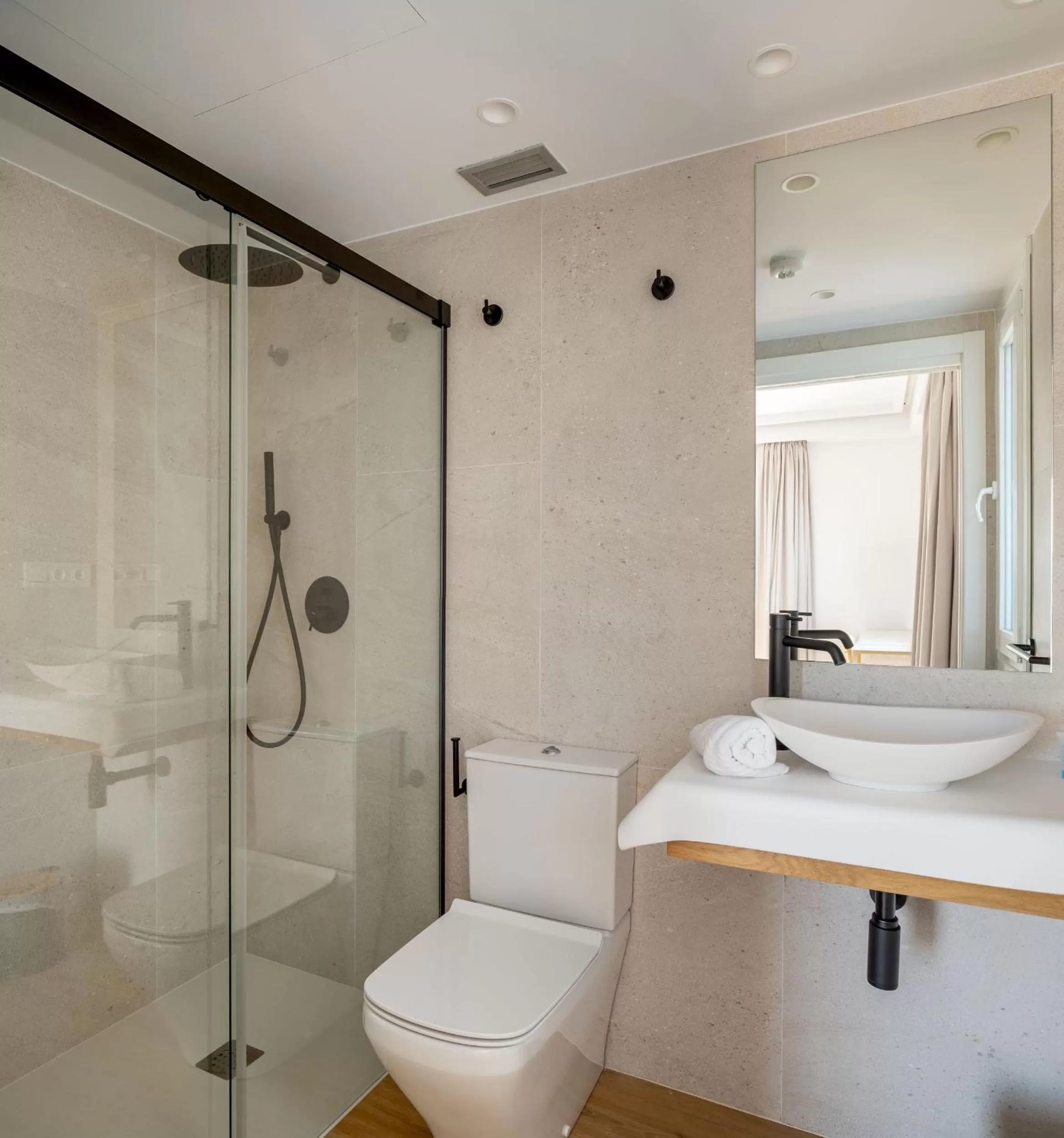 Shower in Hotel Boutique Berazadi Berri