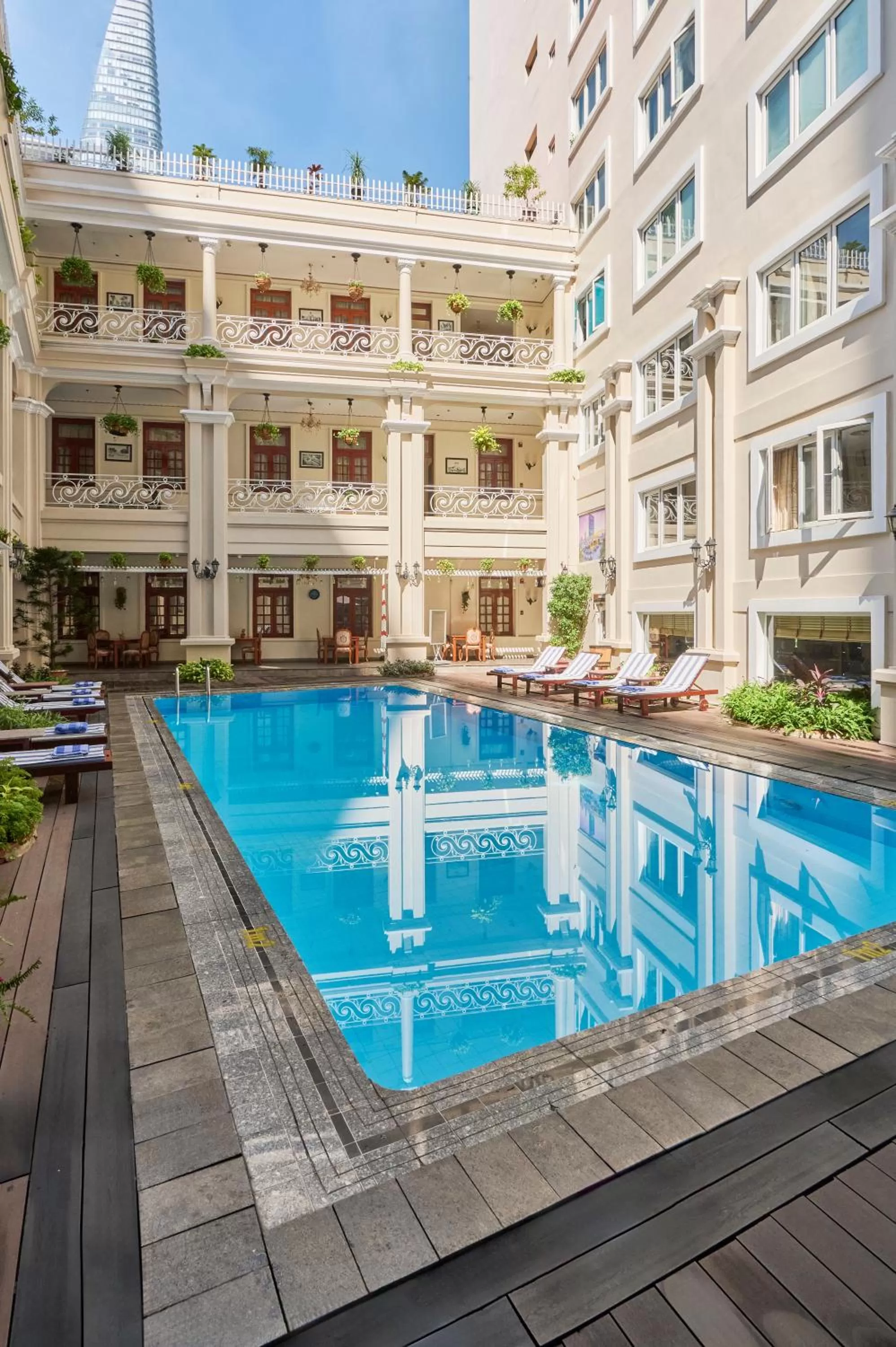 Swimming pool in Hotel Grand Saigon