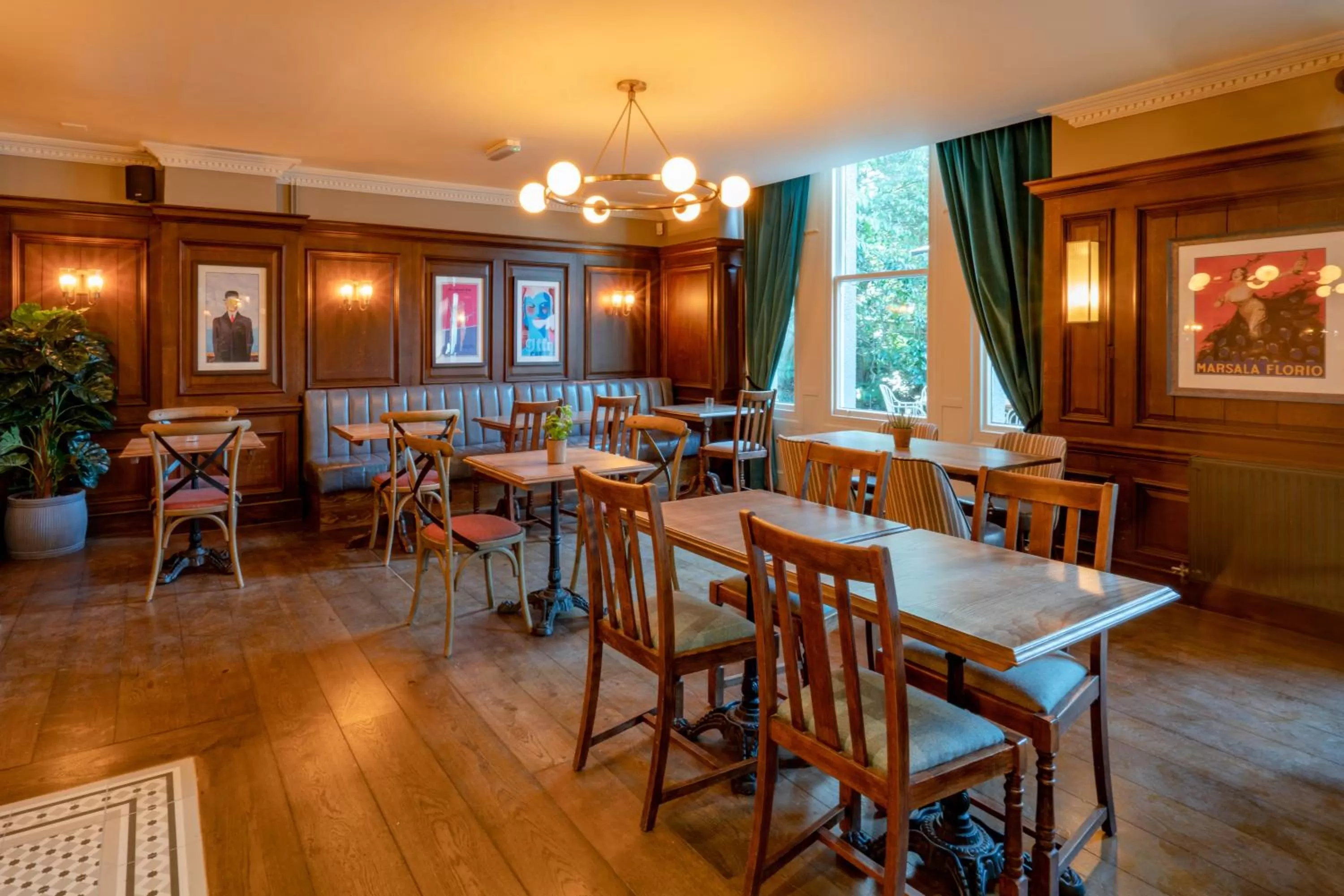 Restaurant/places to eat in The Pavilion Arms