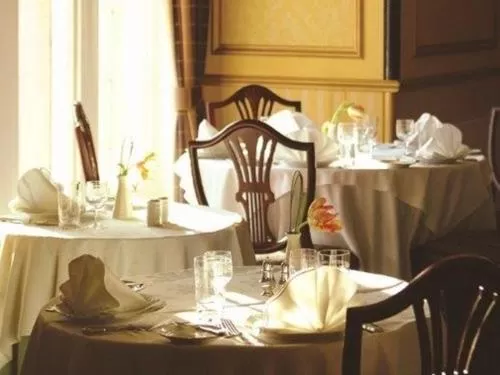 Restaurant/places to eat in Mansion House Hotel