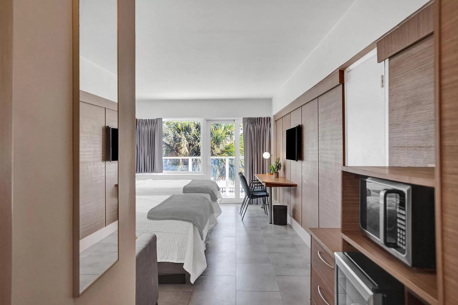 Facade/entrance, Bed in The Garden Hotel & Resort