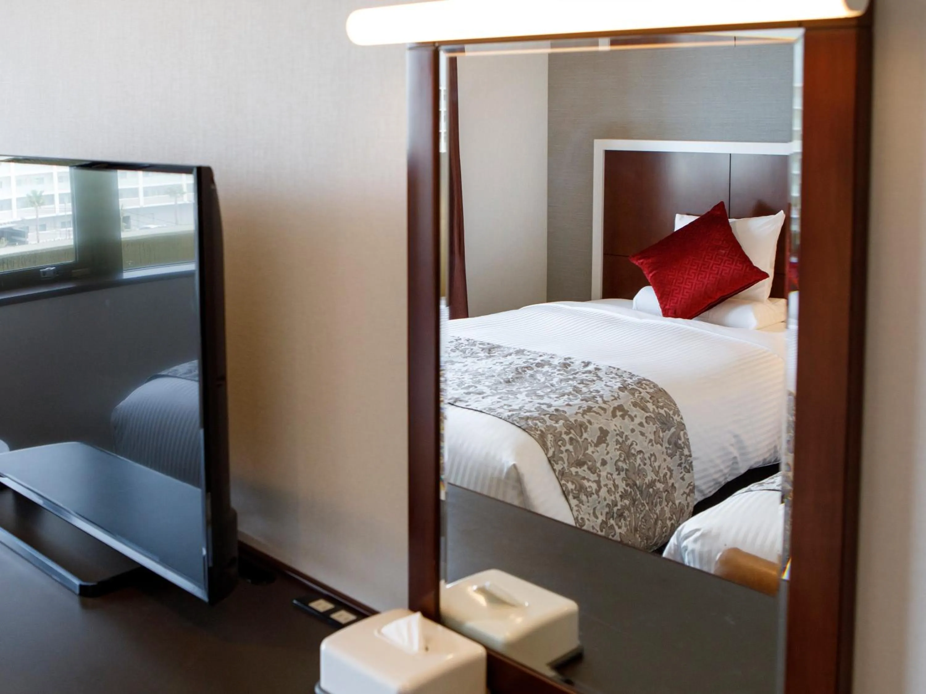 Photo of the whole room, Bed in HOTEL MYSTAYS Maihama