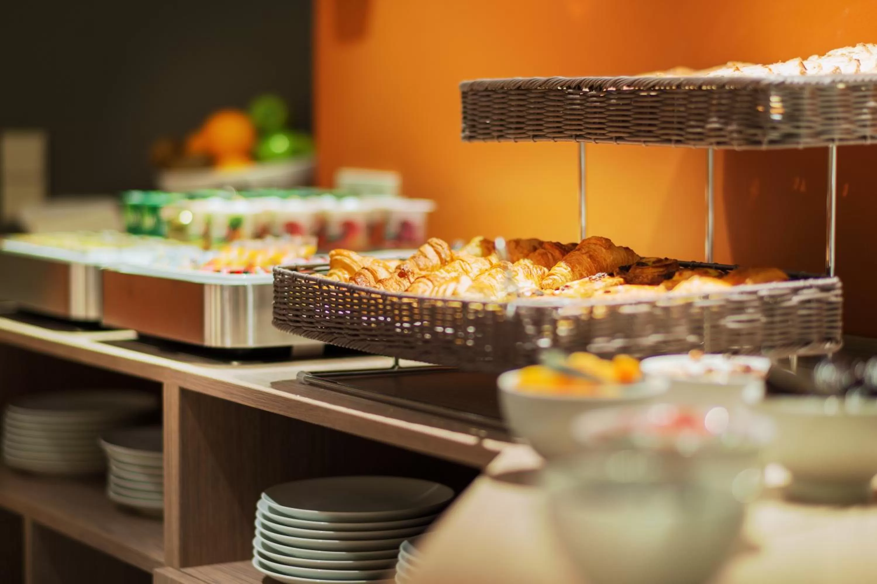 Buffet breakfast in Chateaudun Opéra