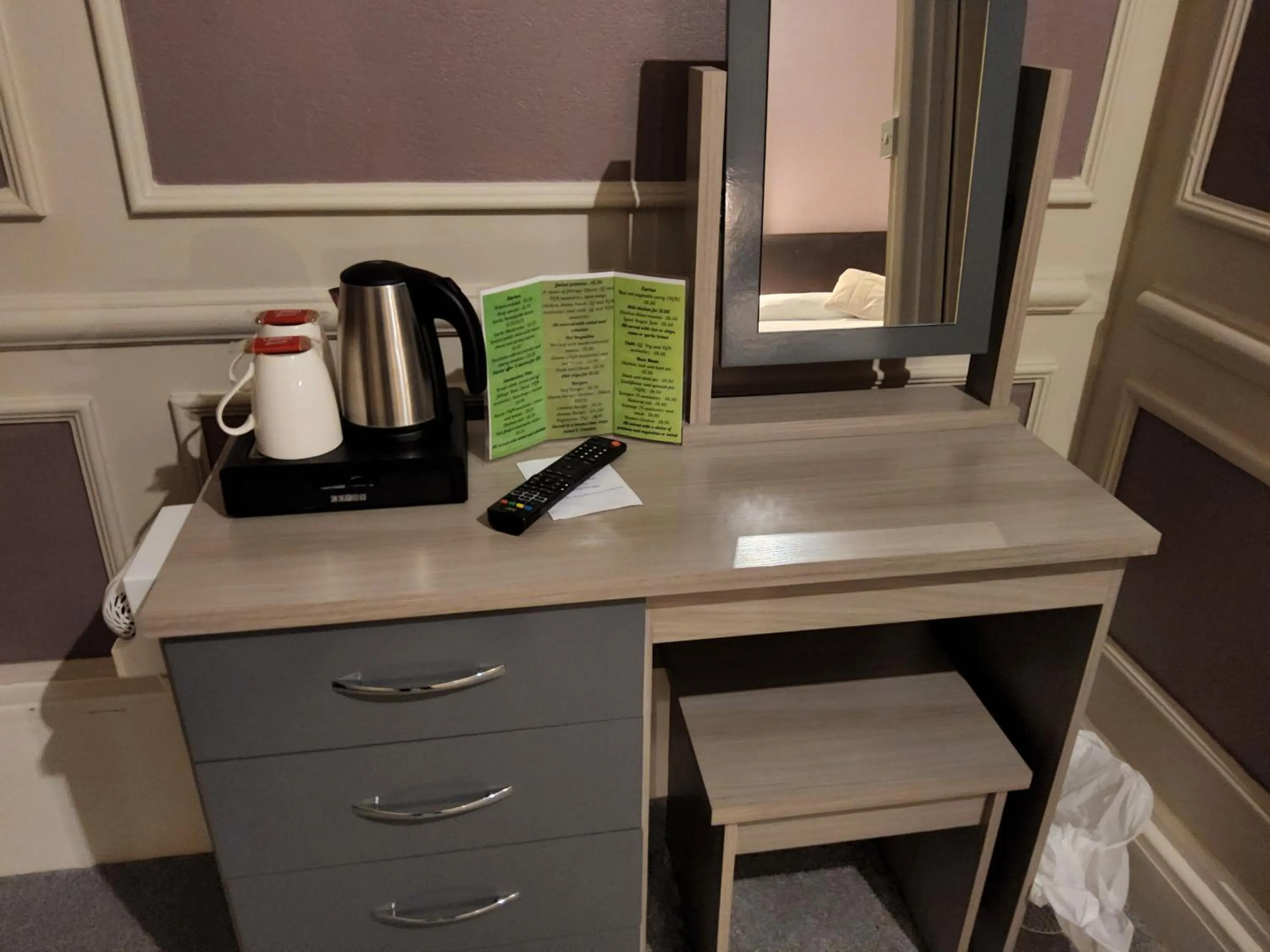Coffee/tea facilities in The Avenue Hotel