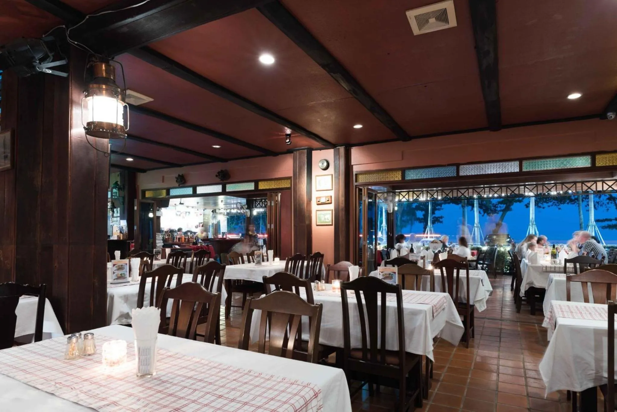 Restaurant/places to eat in Jomtien Boathouse