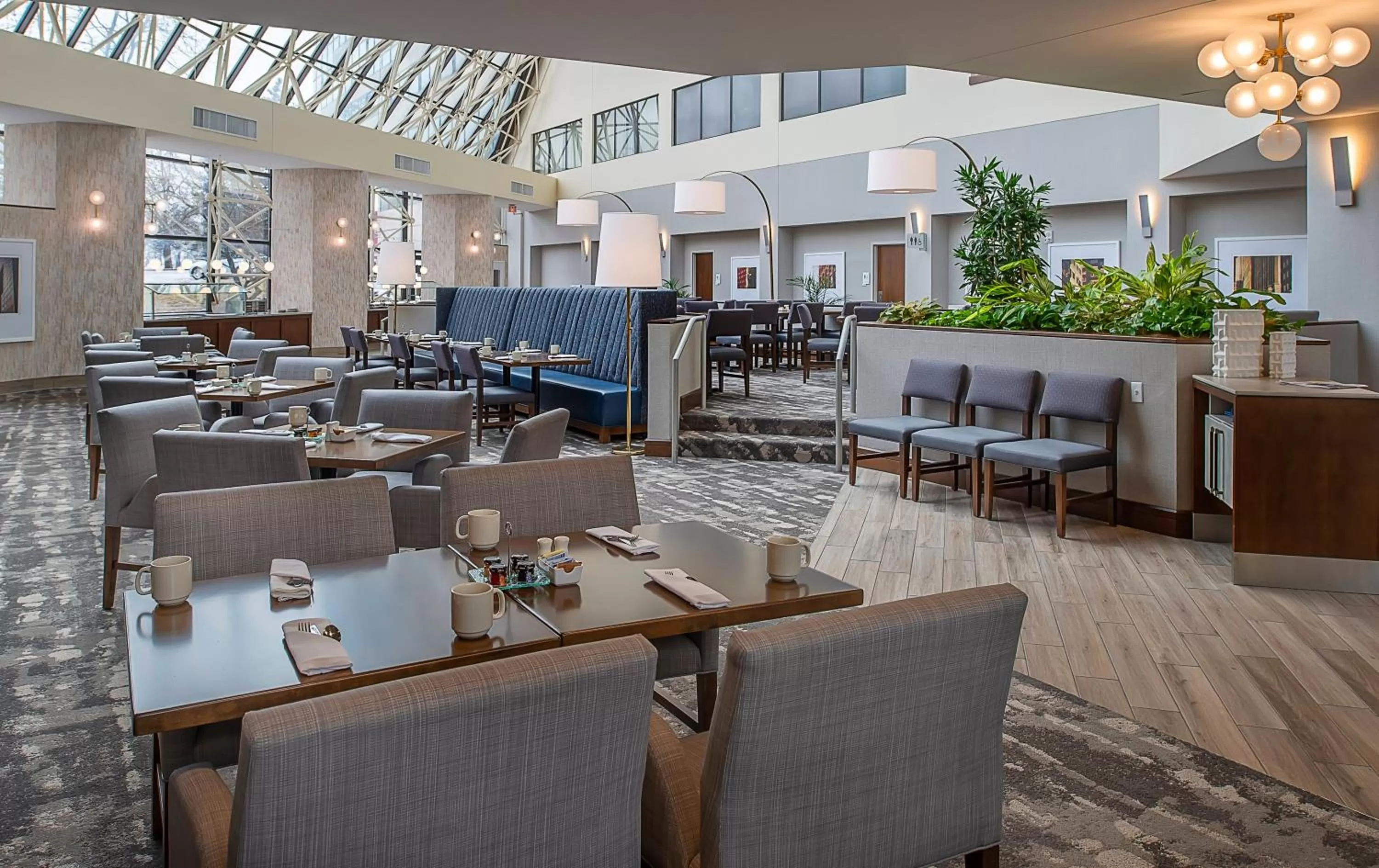 Restaurant/places to eat in Crowne Plaza Hotel St. Louis Airport by IHG