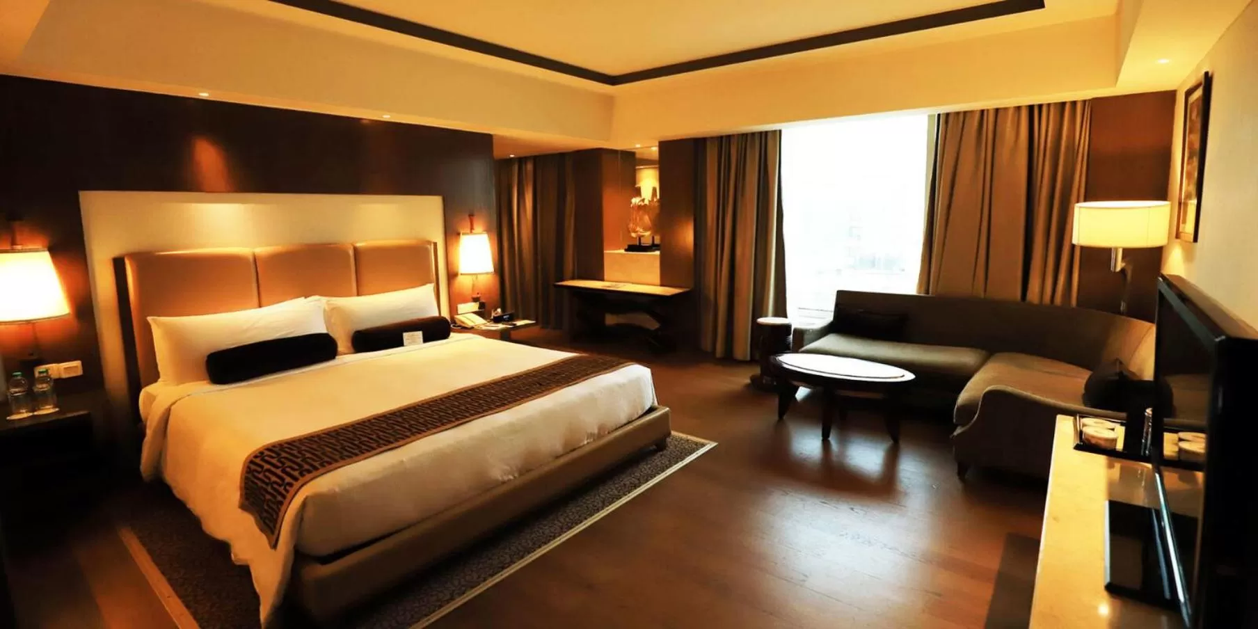 Photo of the whole room, Bed in Crowne Plaza New Delhi Okhla by IHG