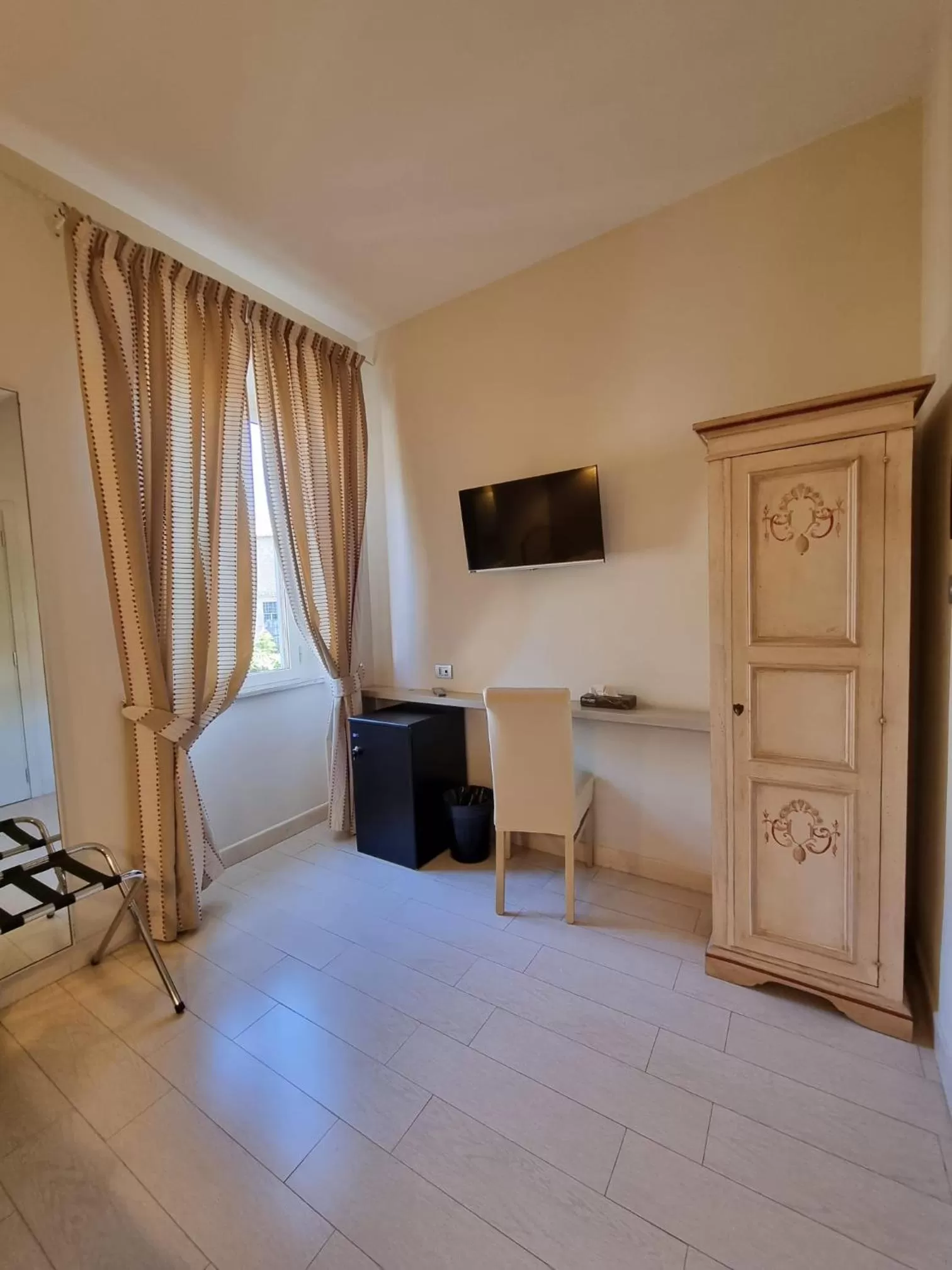 TV and multimedia, TV/Entertainment Center in Hotel Virgilio