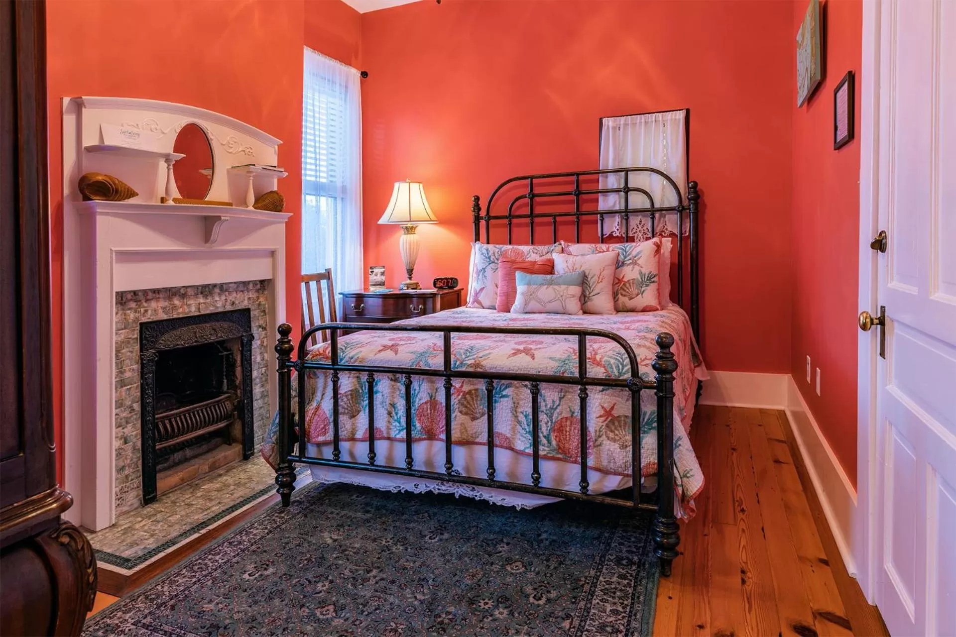 Bed in Surf Song Bed & Breakfast