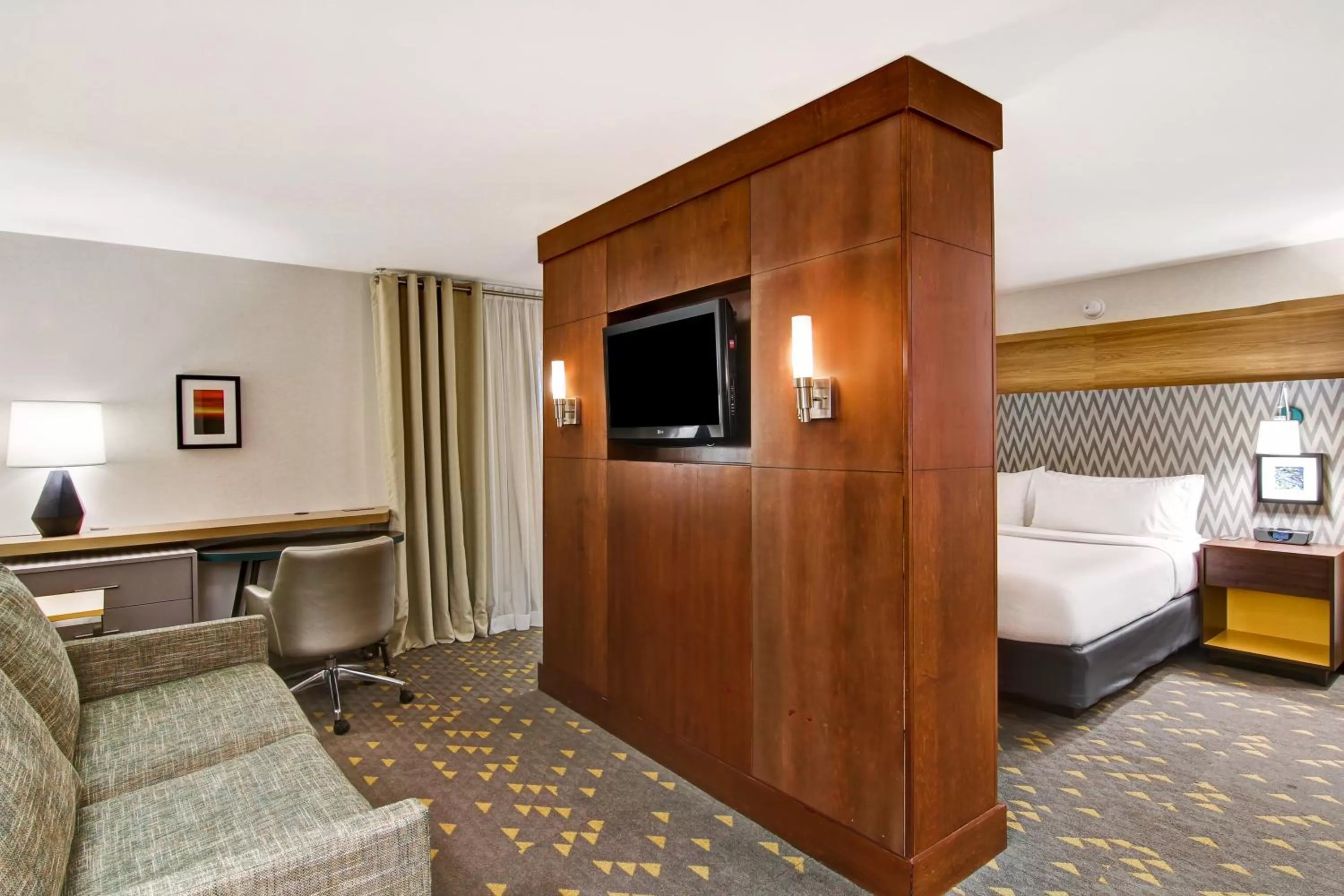 Bedroom, Bed in Holiday Inn Oakville Centre by IHG