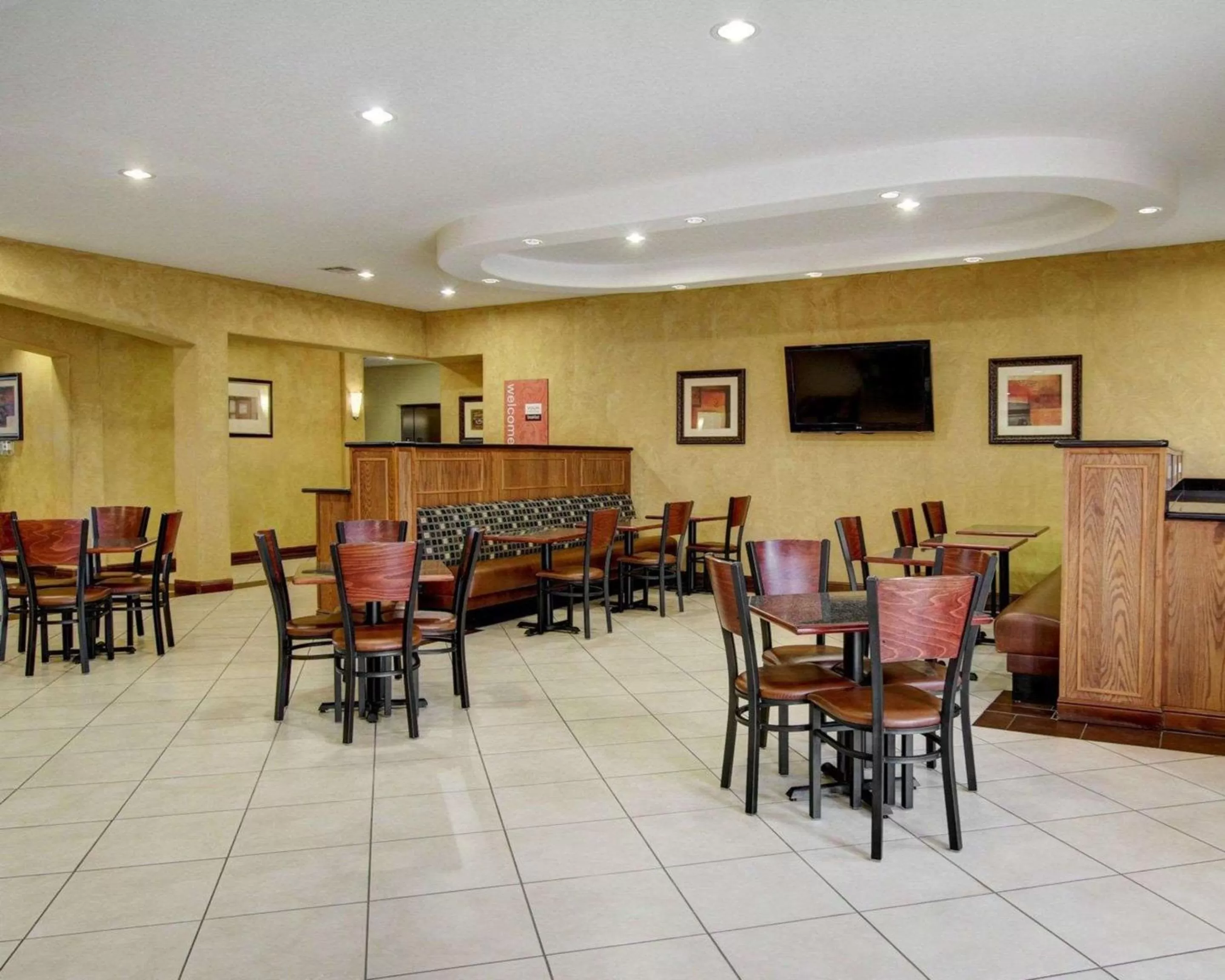 Restaurant/places to eat in Comfort Inn & Suites