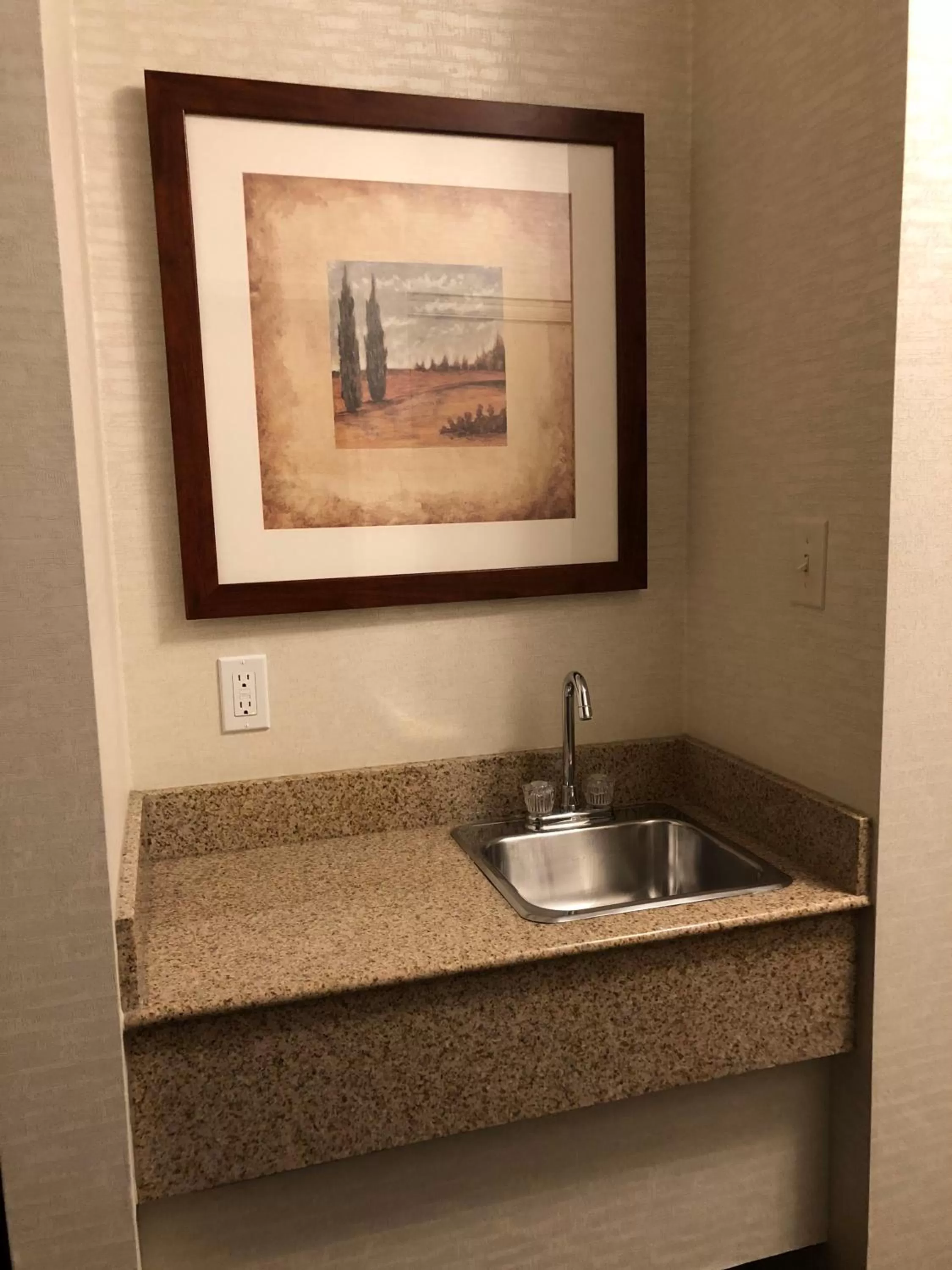 Bedroom, Kitchen/Kitchenette in Gold Eagle Lodge